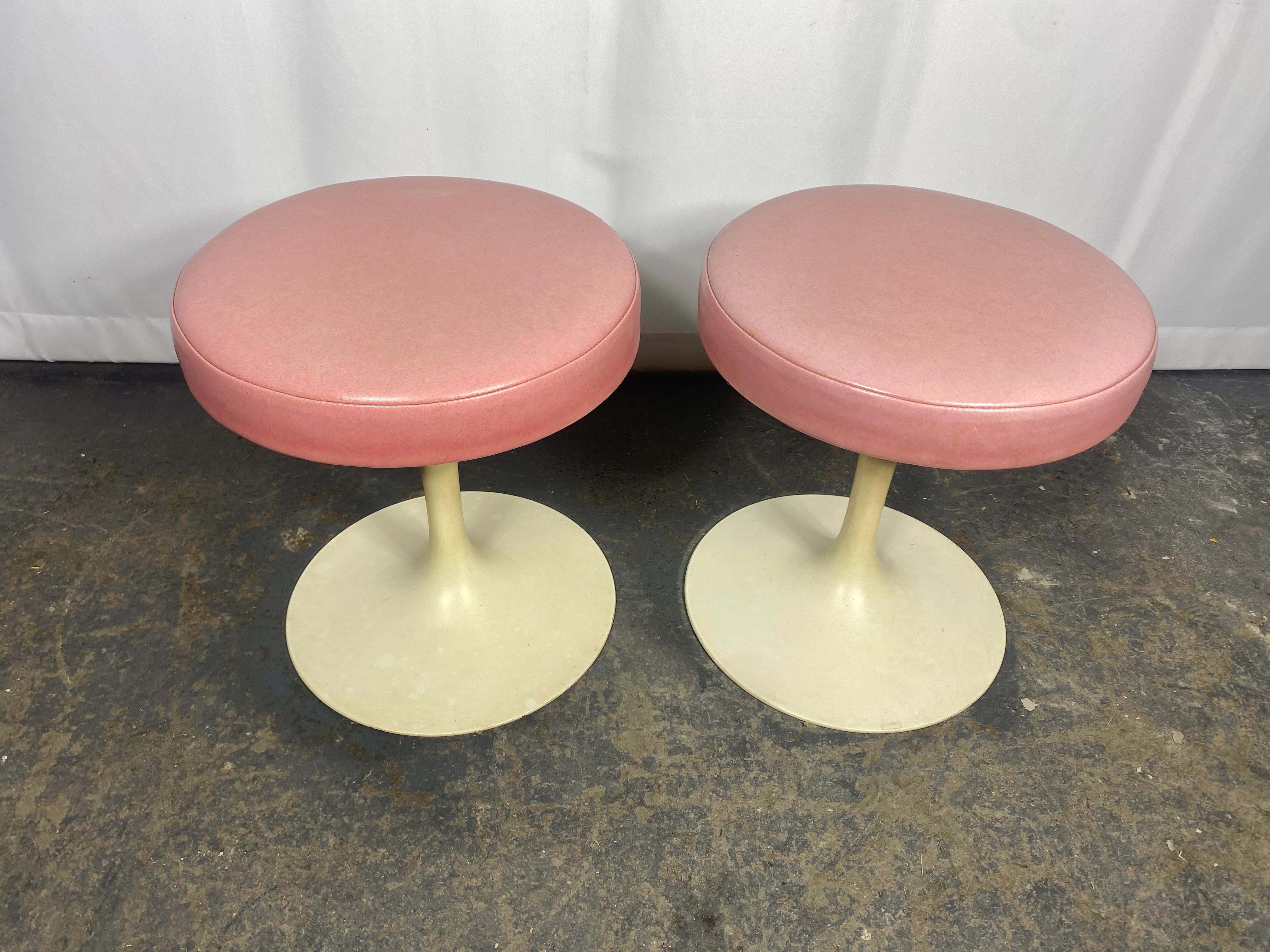 Aluminum Early Pair of Knoll Saarinen Swiveling Tulip Base Stools. Salmon Color Leather For Sale