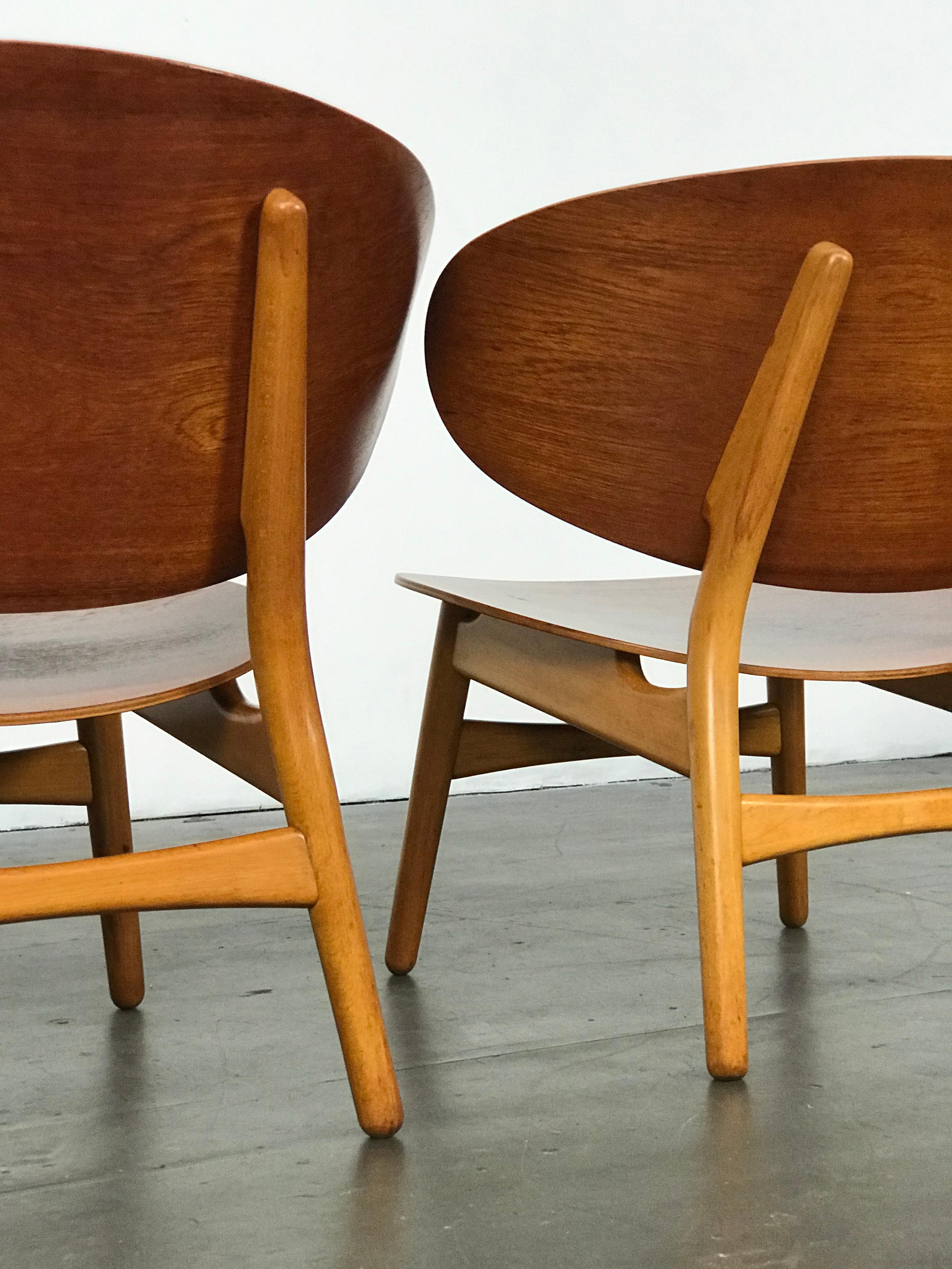 Mid-20th Century Mid Century Modern Lounge Chairs by Hans Wegner in Teak and Beech 