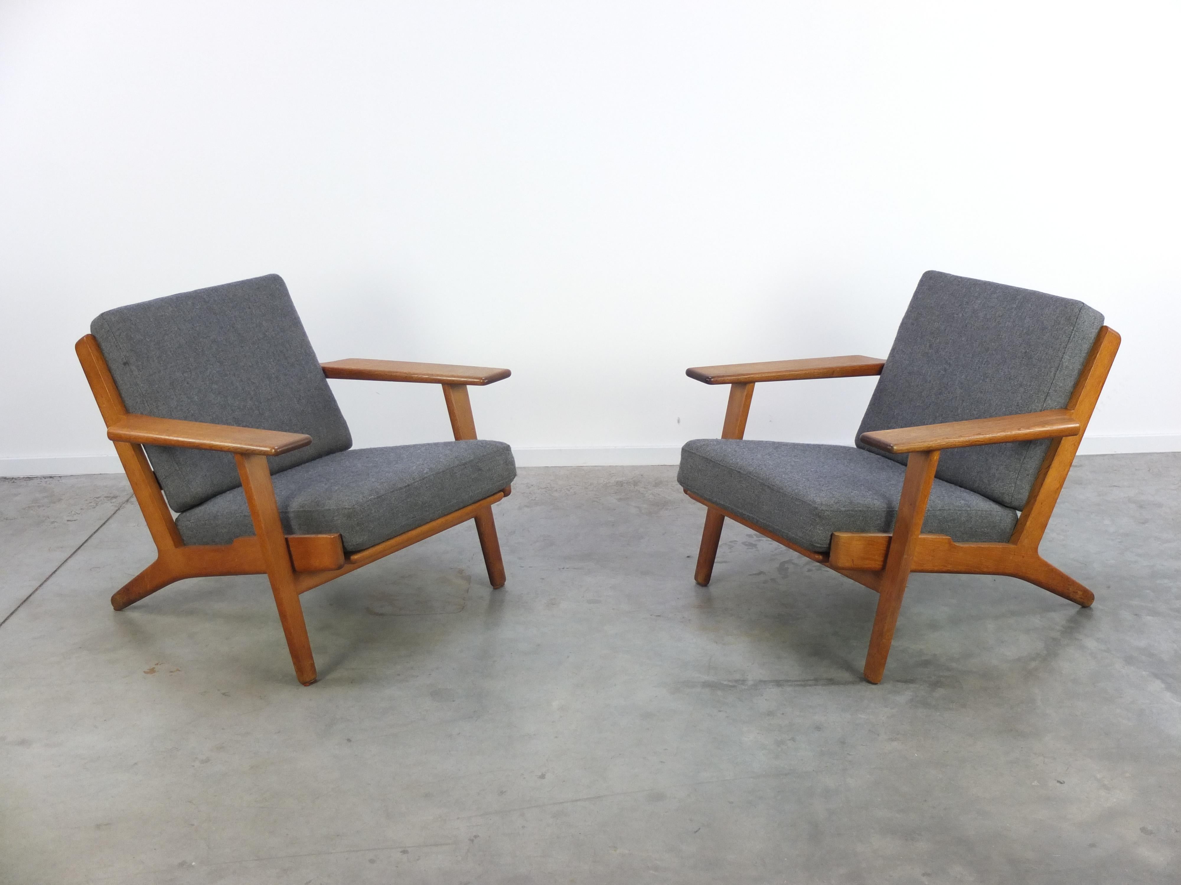 Danish Early Pair of Oak 'GE-290' Lounge Chairs by Hans J. Wegner for Getama, 1950s