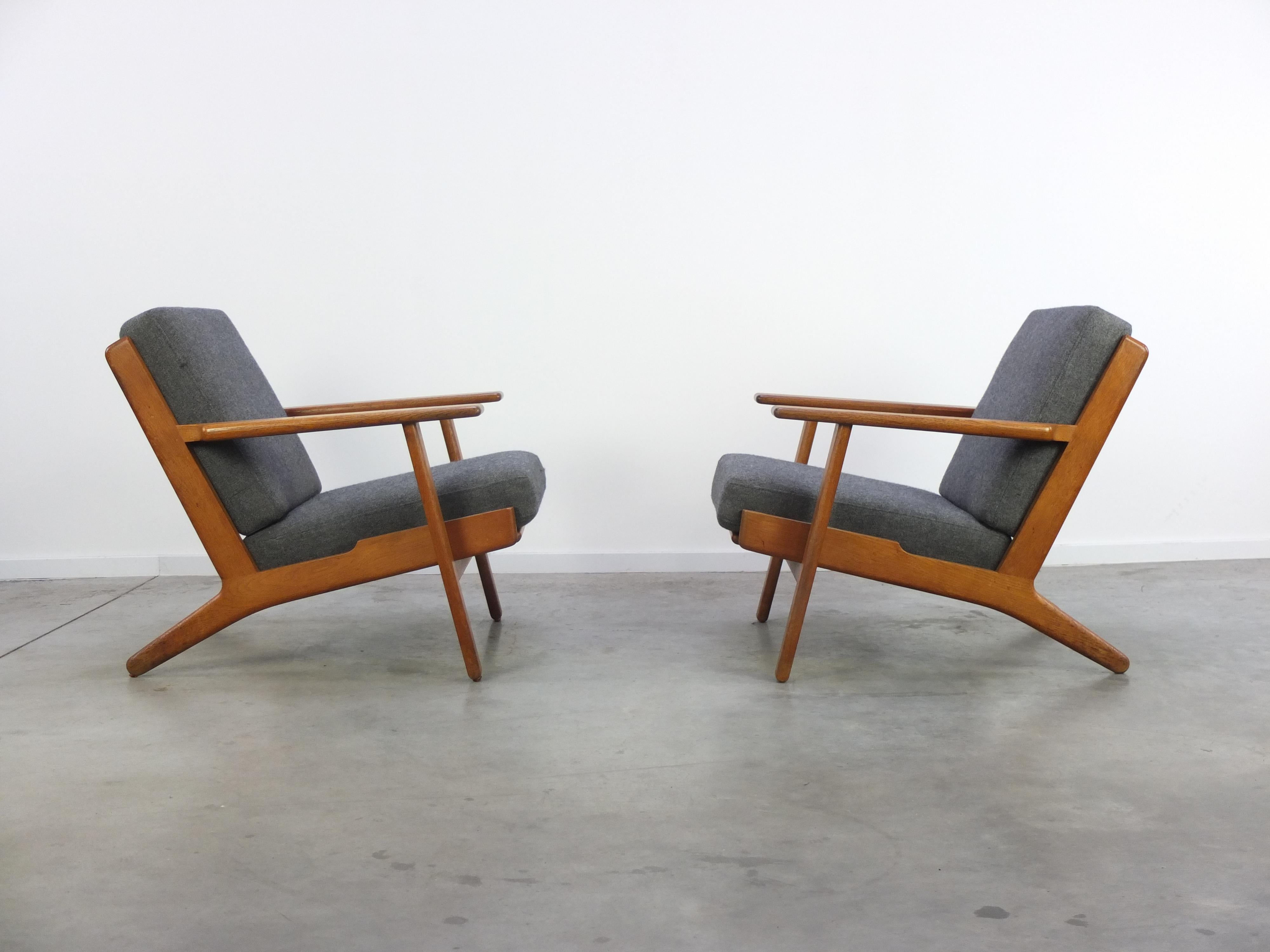 Early Pair of Oak 'GE-290' Lounge Chairs by Hans J. Wegner for Getama, 1950s In Good Condition In Antwerpen, VAN