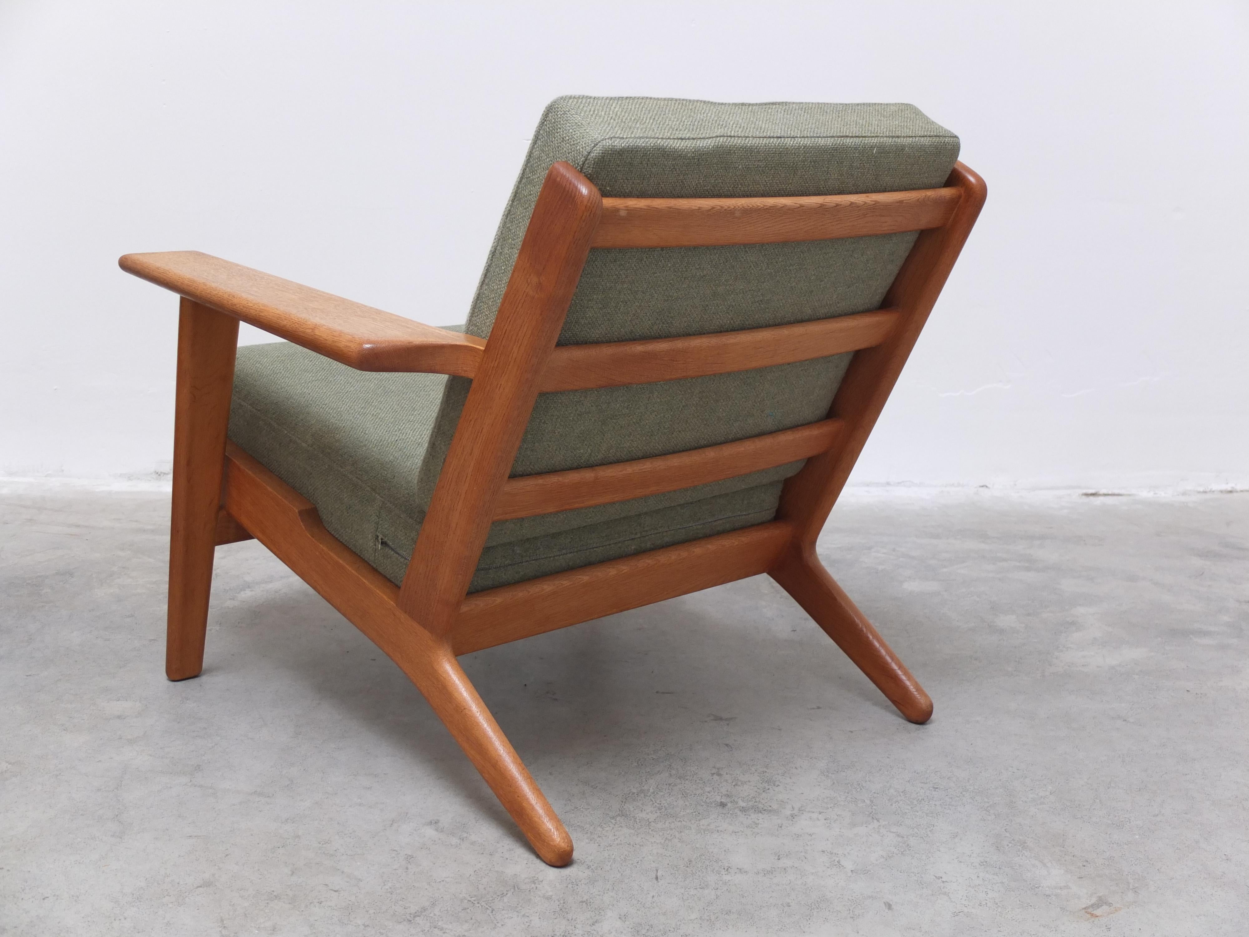 Early Pair of Oak 'GE-290' Lounge Chairs by Hans Wegner for Getama, 1953 For Sale 8
