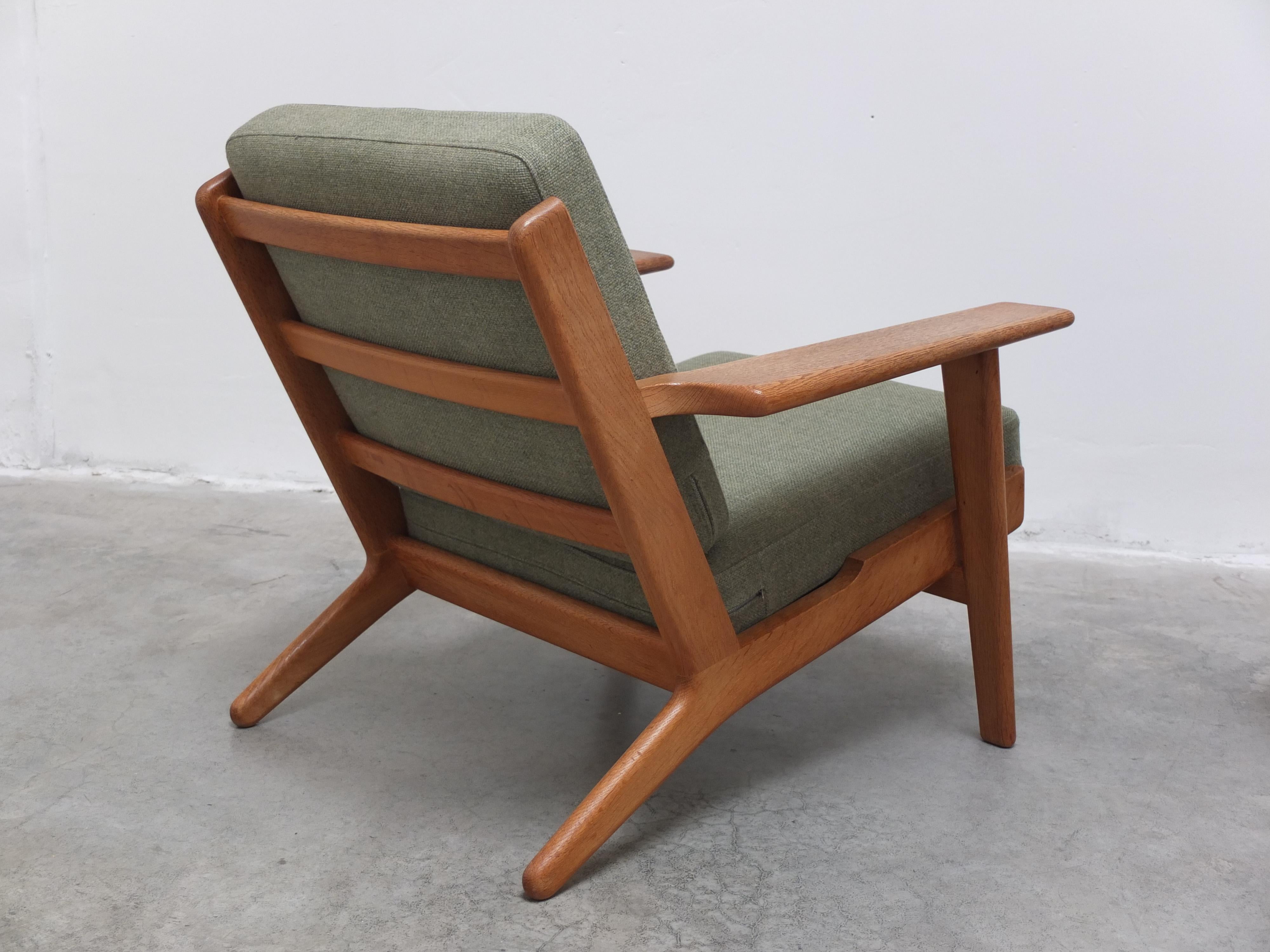 Early Pair of Oak 'GE-290' Lounge Chairs by Hans Wegner for Getama, 1953 For Sale 9