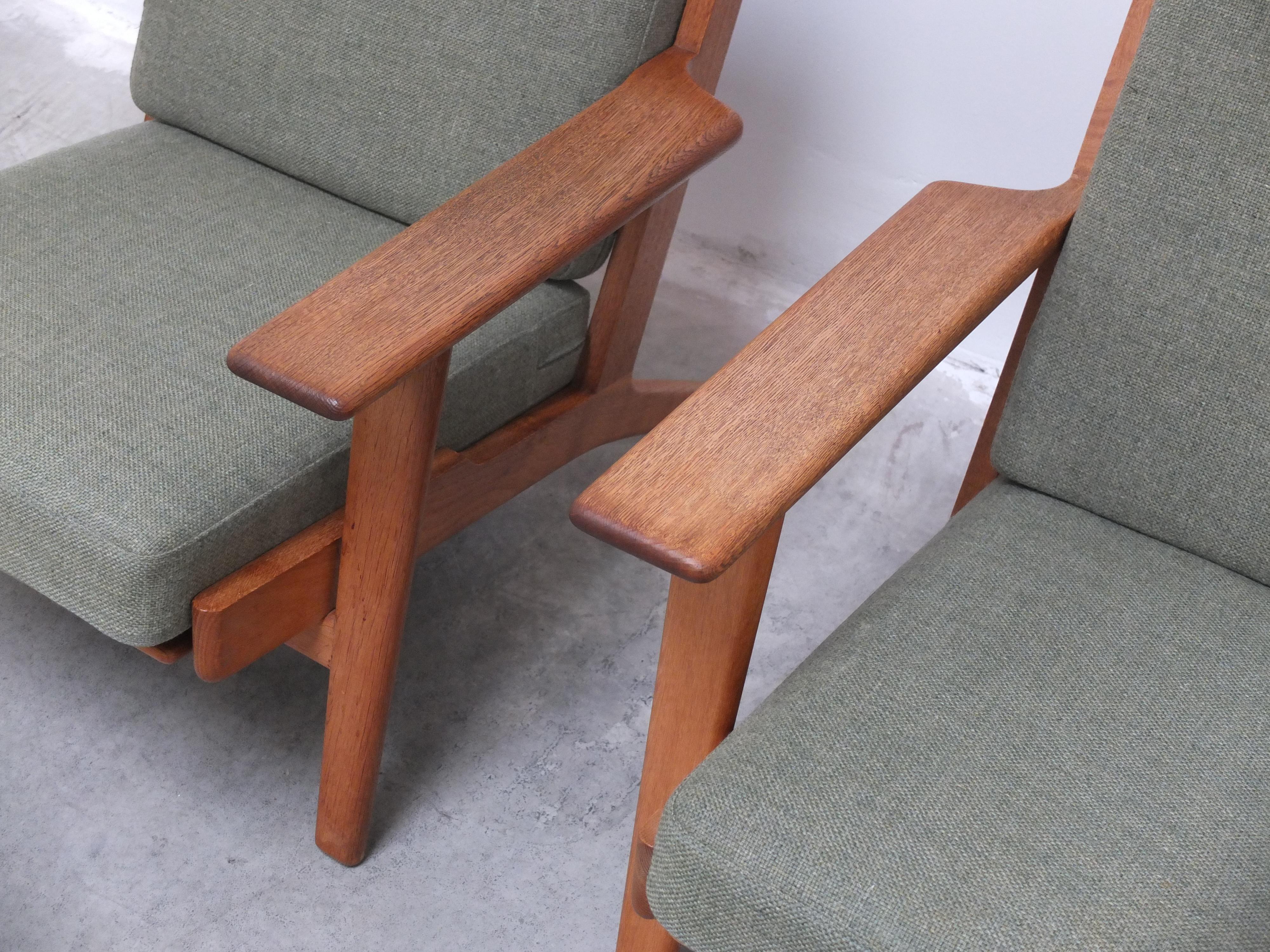 Danish Early Pair of Oak 'GE-290' Lounge Chairs by Hans Wegner for Getama, 1953 For Sale