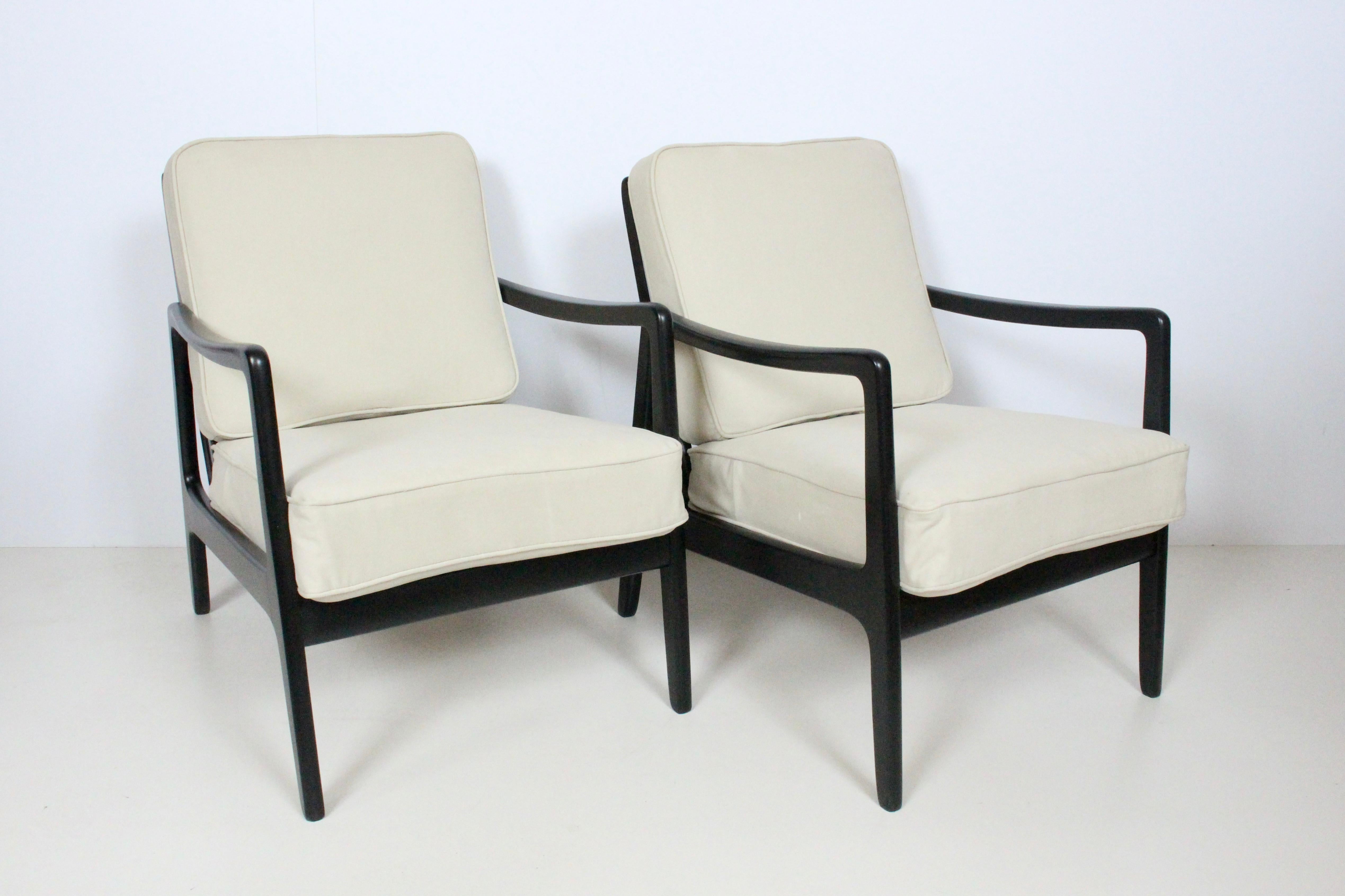 Enameled Early Pair of Ole Wanscher Ebonized Mahogany Lounge Chairs, 1950's For Sale