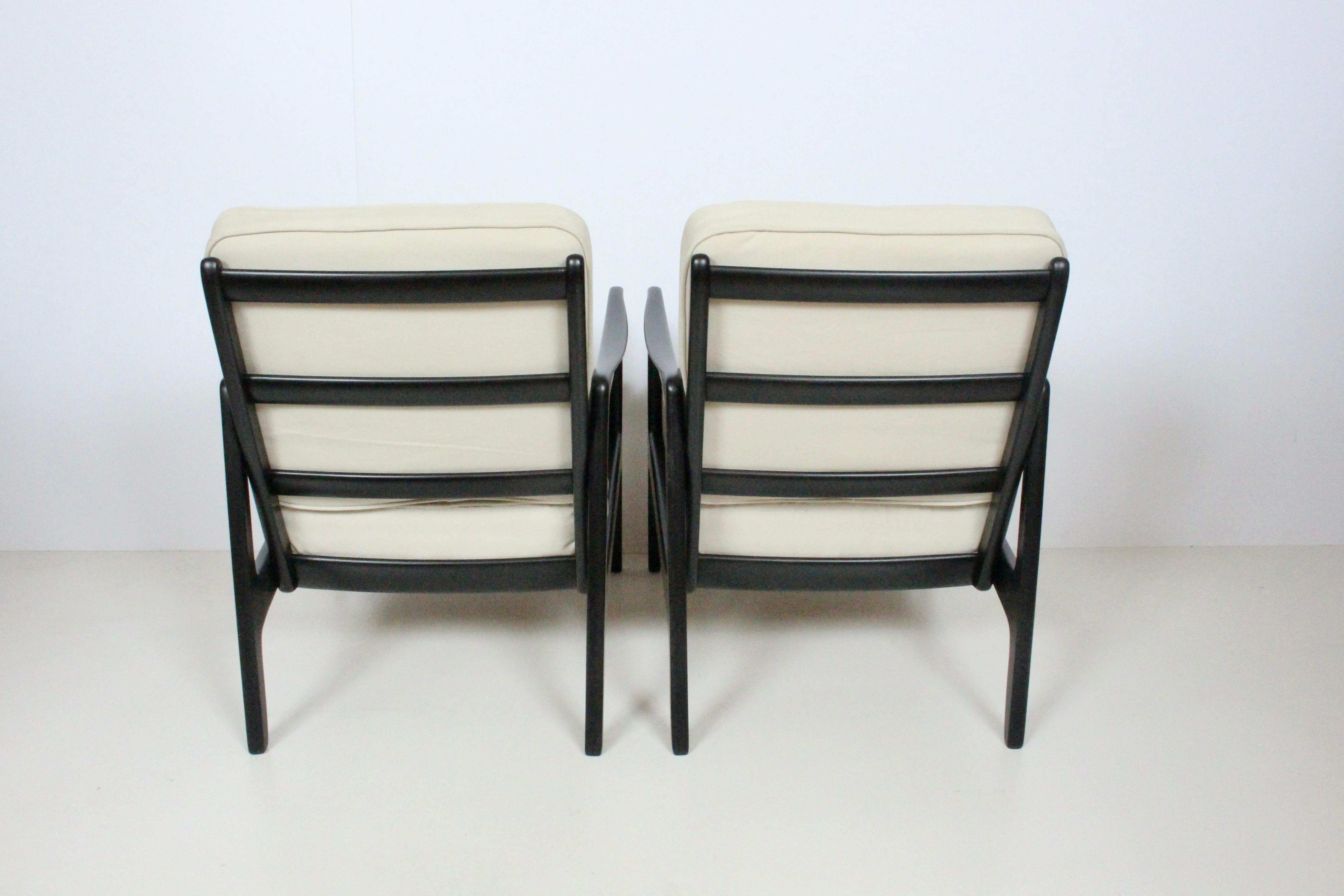 Mid-20th Century Early Pair of Ole Wanscher Ebonized Mahogany Lounge Chairs, 1950's For Sale