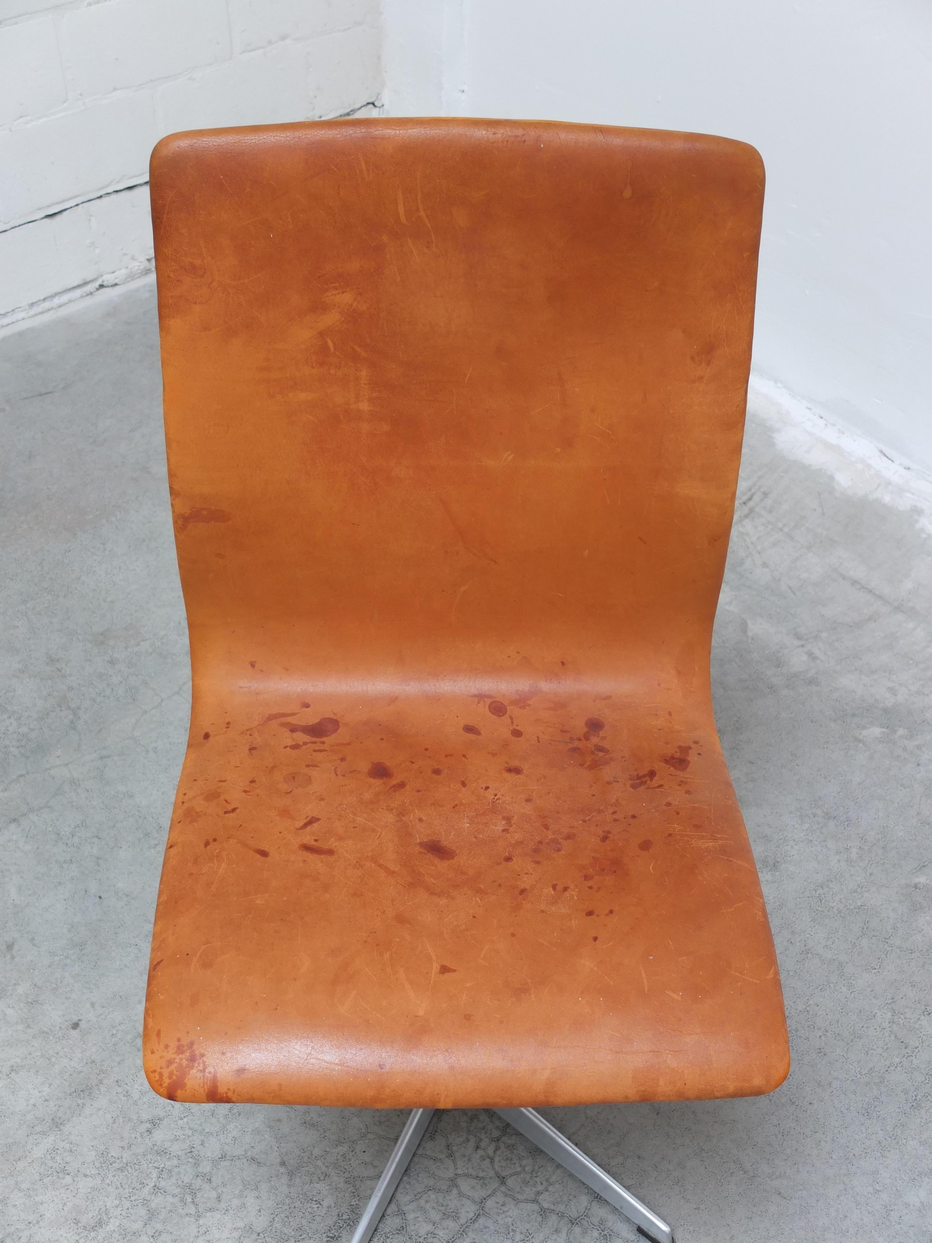 Coppia di sedie 'Oxford' in Cognac di Arne Jacobsen per Fritz Hansen, 1967 in vendita 3