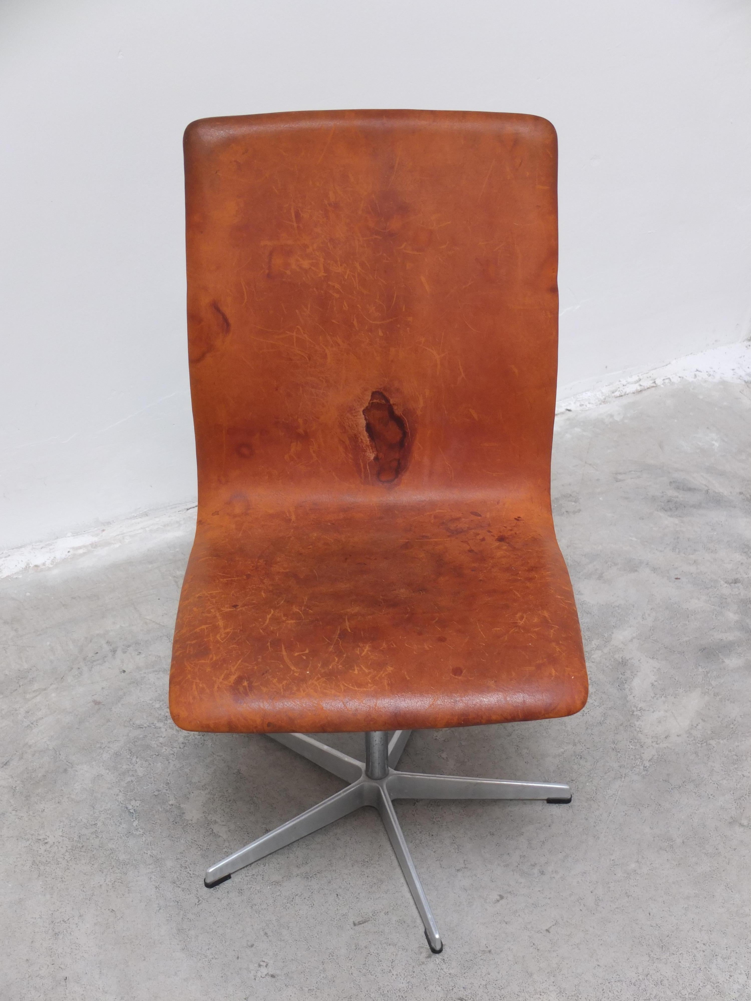 Coppia di sedie 'Oxford' in Cognac di Arne Jacobsen per Fritz Hansen, 1967 in vendita 6