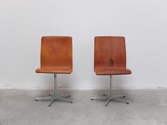 Paire de chaises Oxford en cognac d'Arne Jacobsen pour Fritz Hansen, 1967