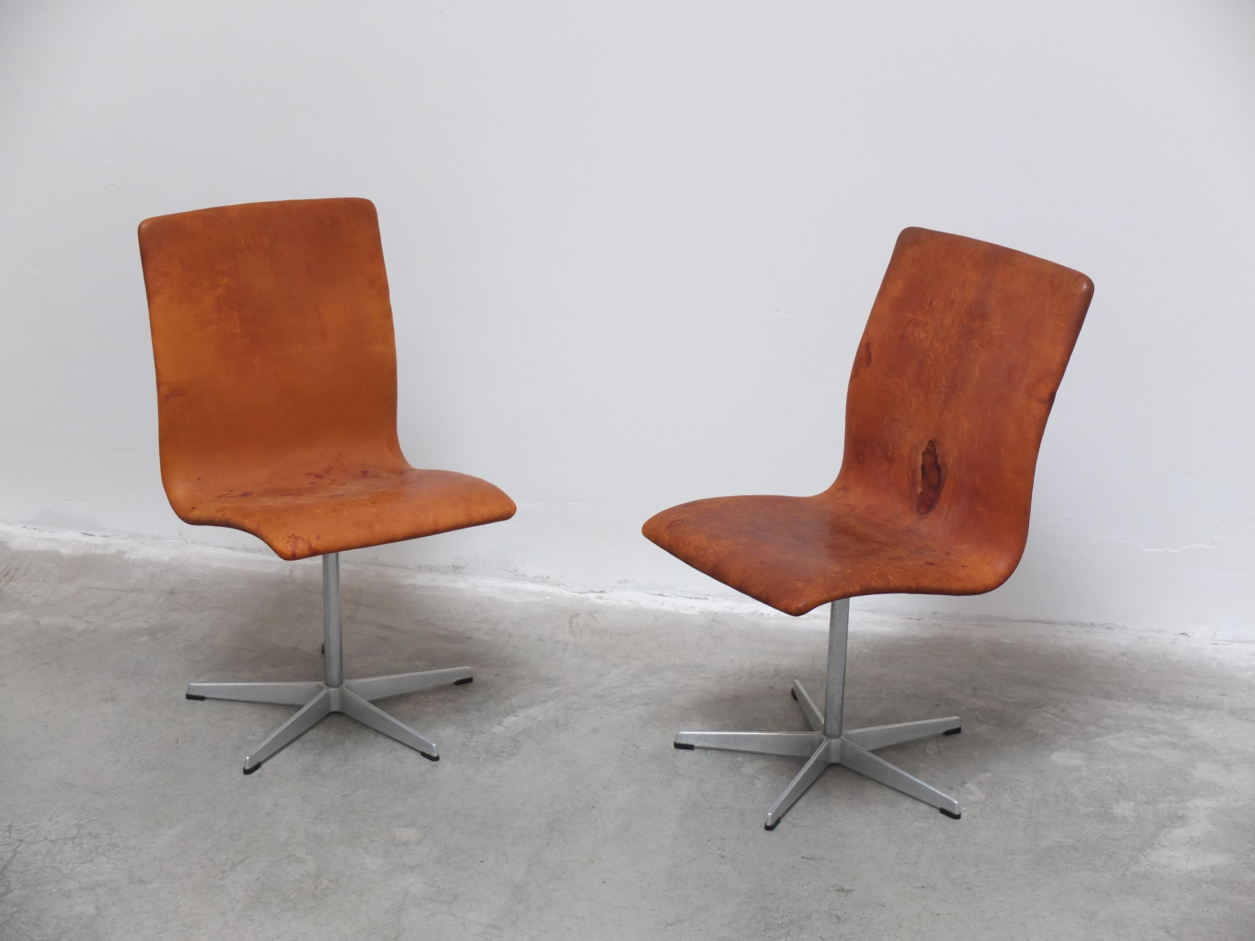 Metallo Coppia di sedie 'Oxford' in Cognac di Arne Jacobsen per Fritz Hansen, 1967 in vendita
