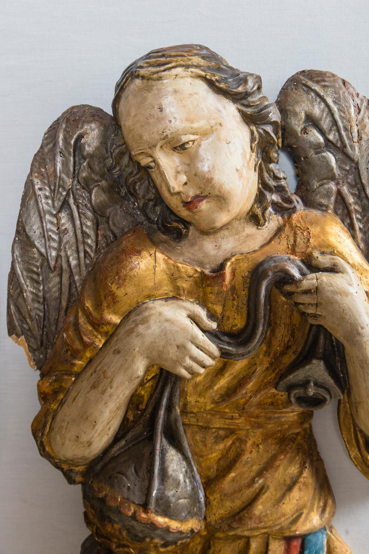 Early Pair of Polychromed Carved Wood Angels In Distressed Condition For Sale In Woodbury, CT