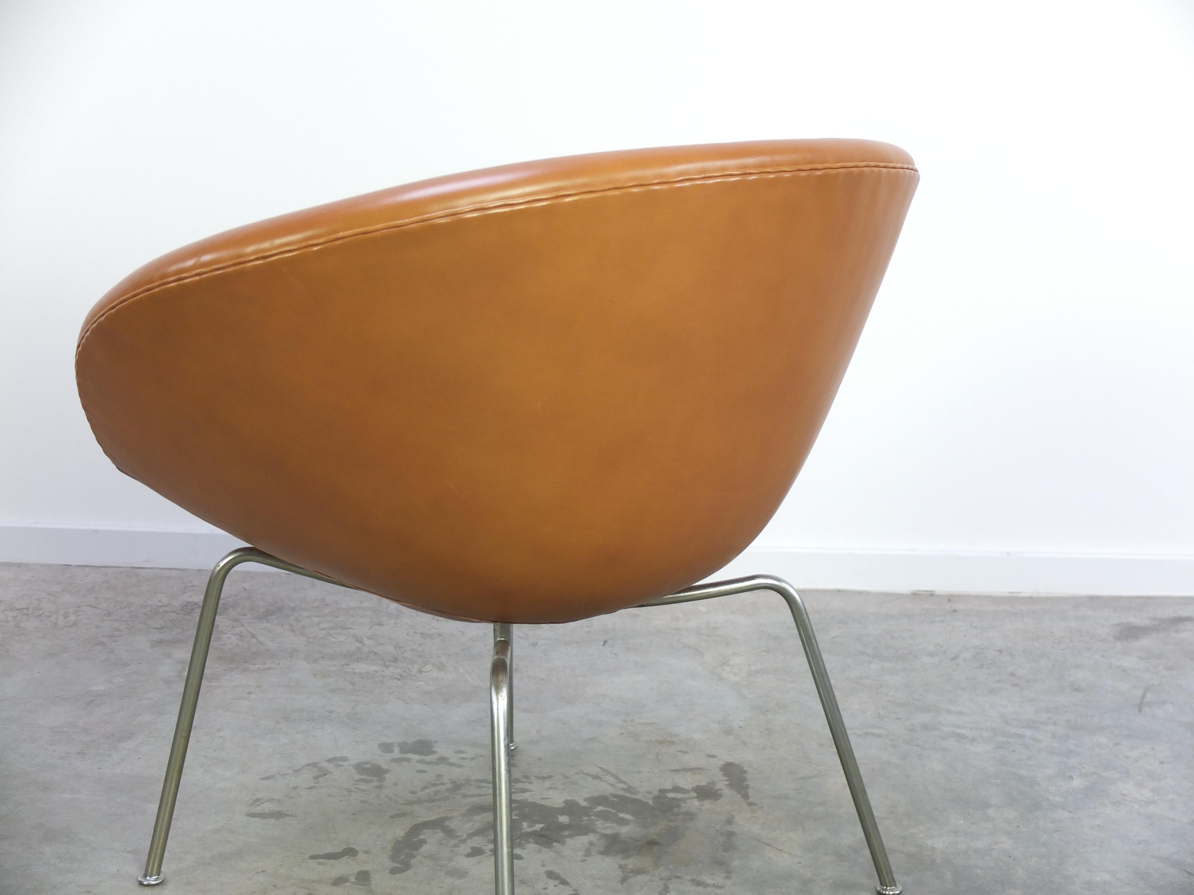 Early Pair of 'Pot' Lounge Chairs by Arne Jacobsen for Fritz Hansen, 1950s For Sale 9