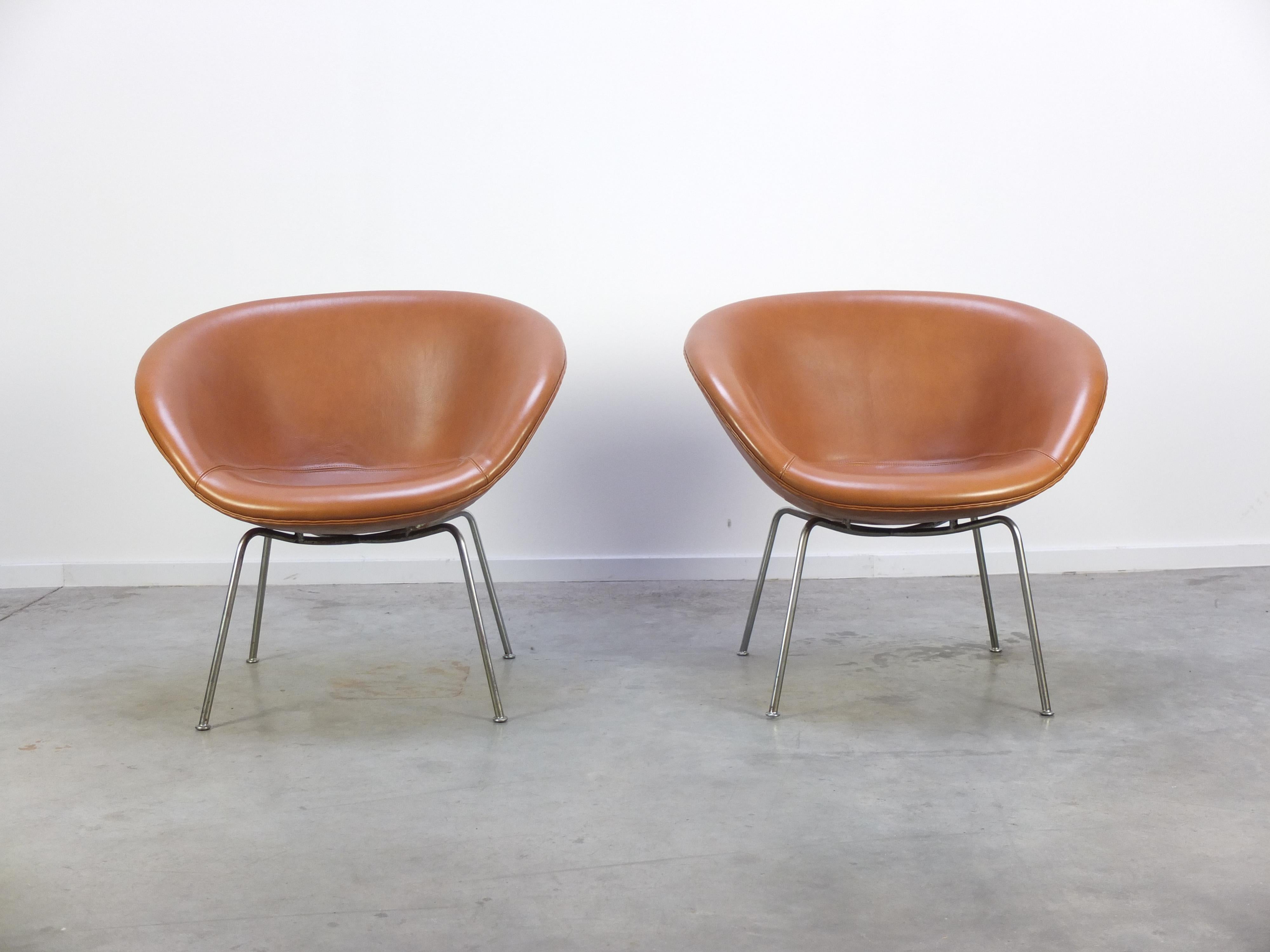 Fantastic pair of ‘Pot’ chairs designed by Arne Jacobsen for the Royal SAS Hotel in Copenhagen in 1959. These are early editions which have been professionally reupholstered with beautiful cognac-brown leather. The 4-legged base is made out of