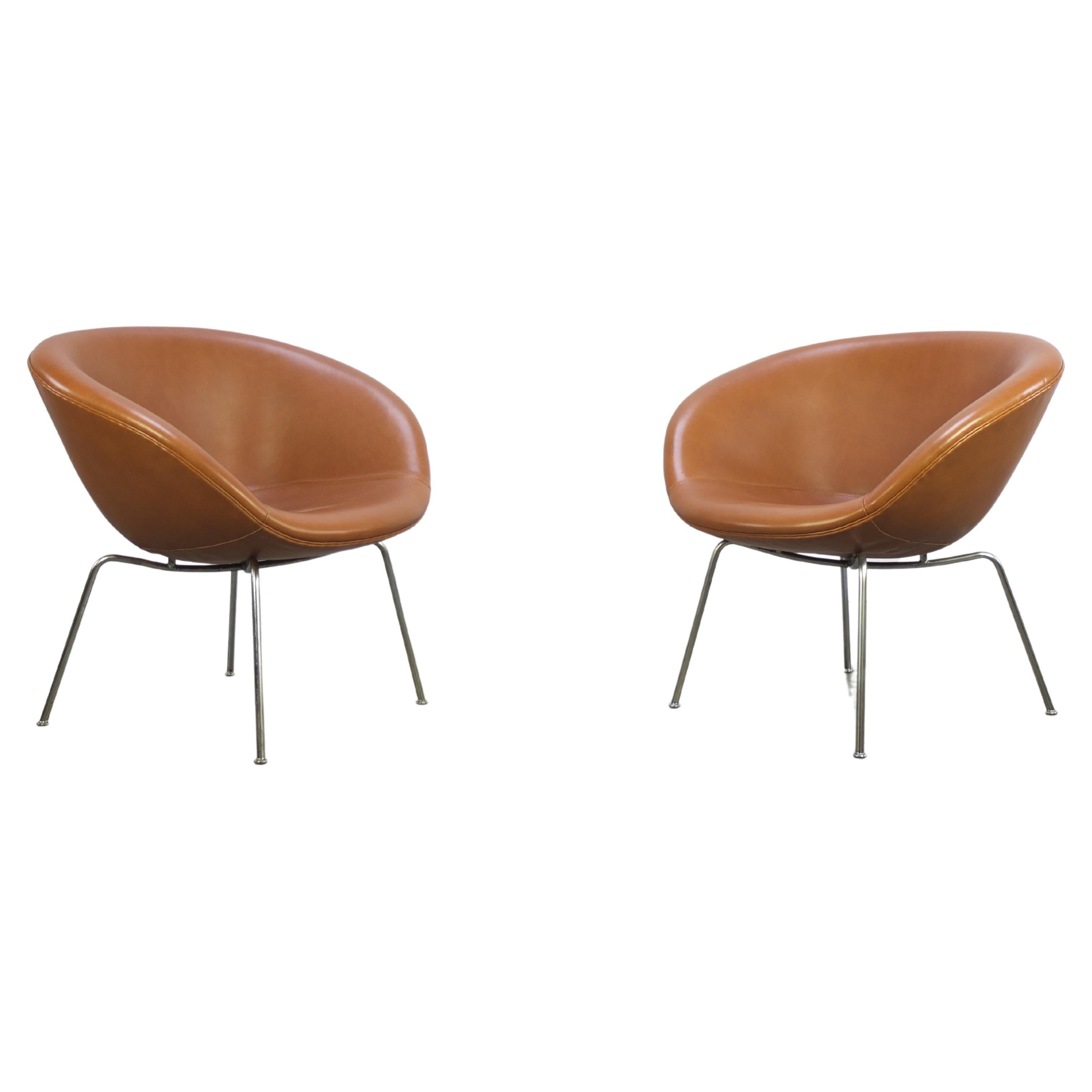 Early Pair of 'Pot' Lounge Chairs by Arne Jacobsen for Fritz Hansen, 1950s