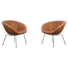 Early Pair of 'Pot' Lounge Chairs by Arne Jacobsen for Fritz Hansen, 1950s