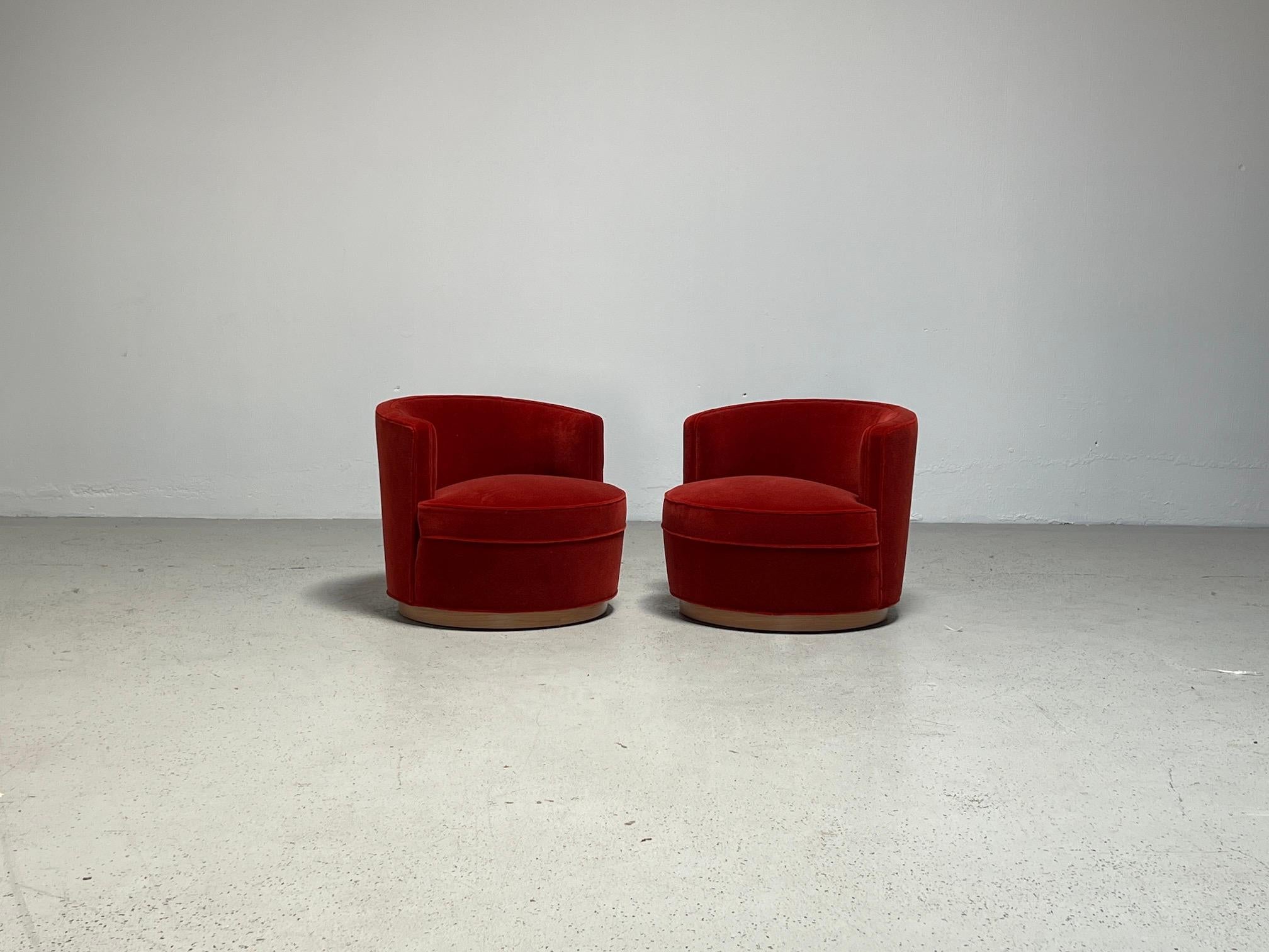 Early Pair of Swivel Chairs by Edward Wormley for Dunbar 9