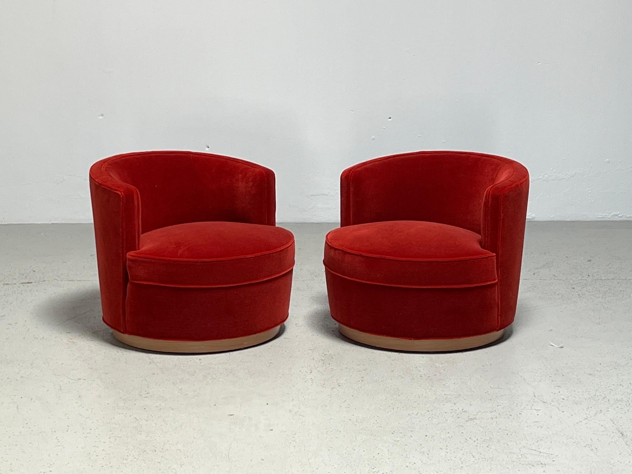 Early Pair of Swivel Chairs by Edward Wormley for Dunbar 10