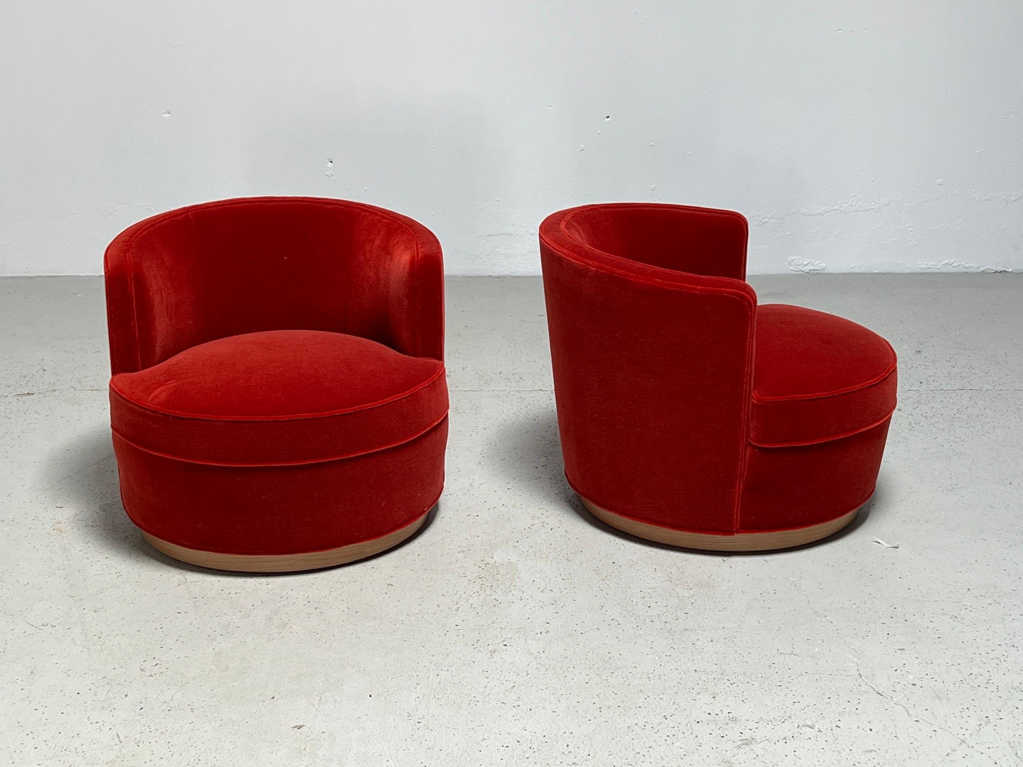 Early Pair of Swivel Chairs by Edward Wormley for Dunbar 1
