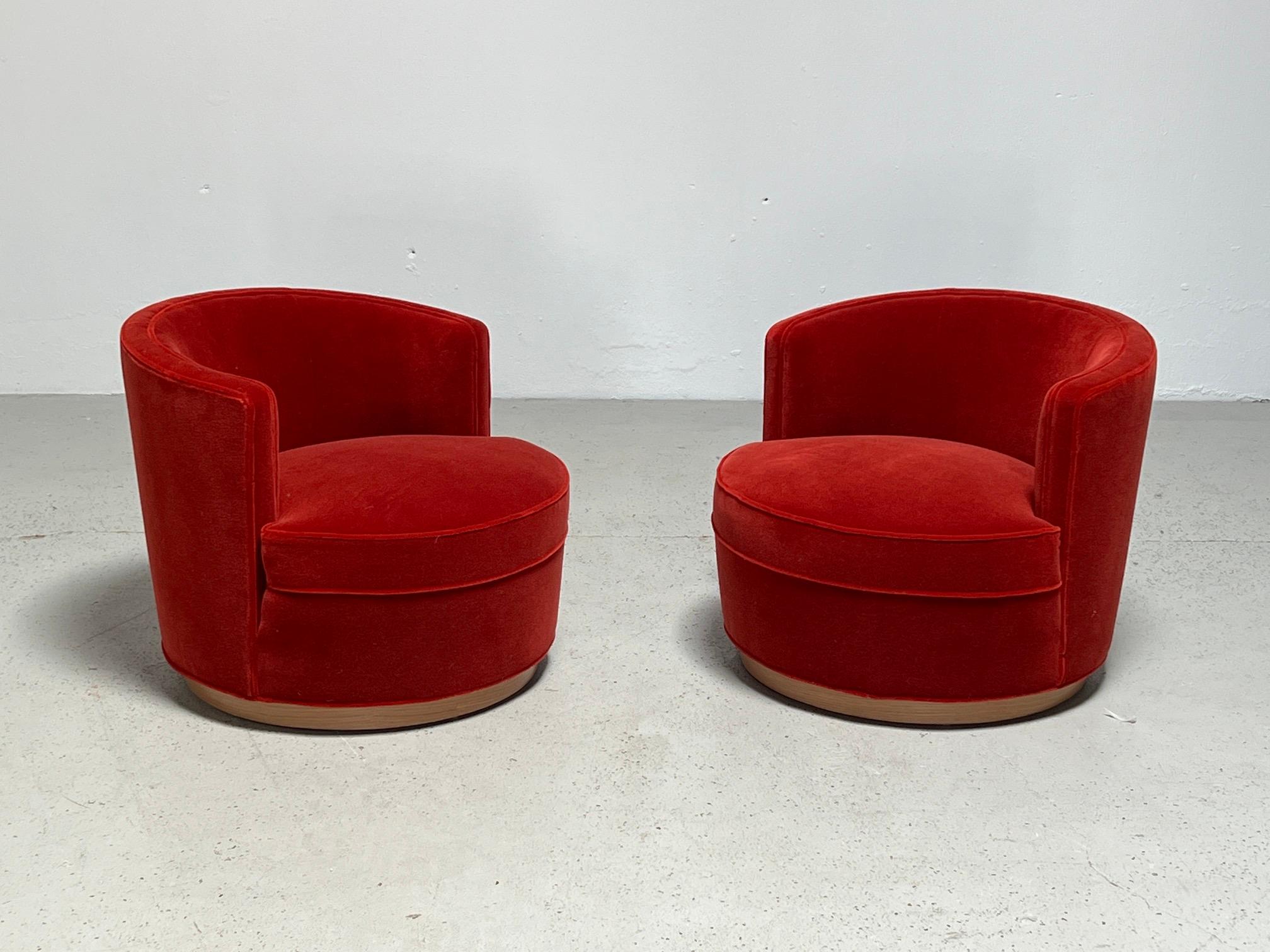 Early Pair of Swivel Chairs by Edward Wormley for Dunbar 2