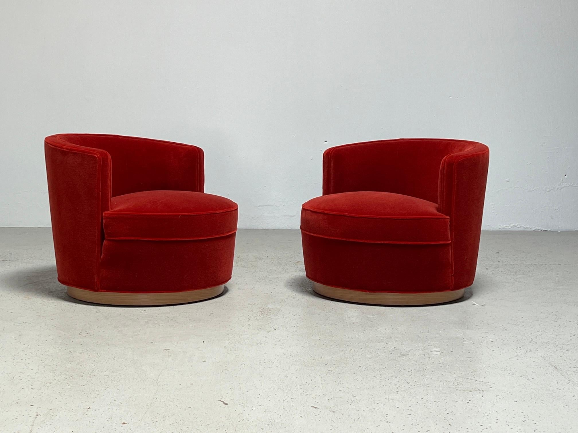 Early Pair of Swivel Chairs by Edward Wormley for Dunbar 3