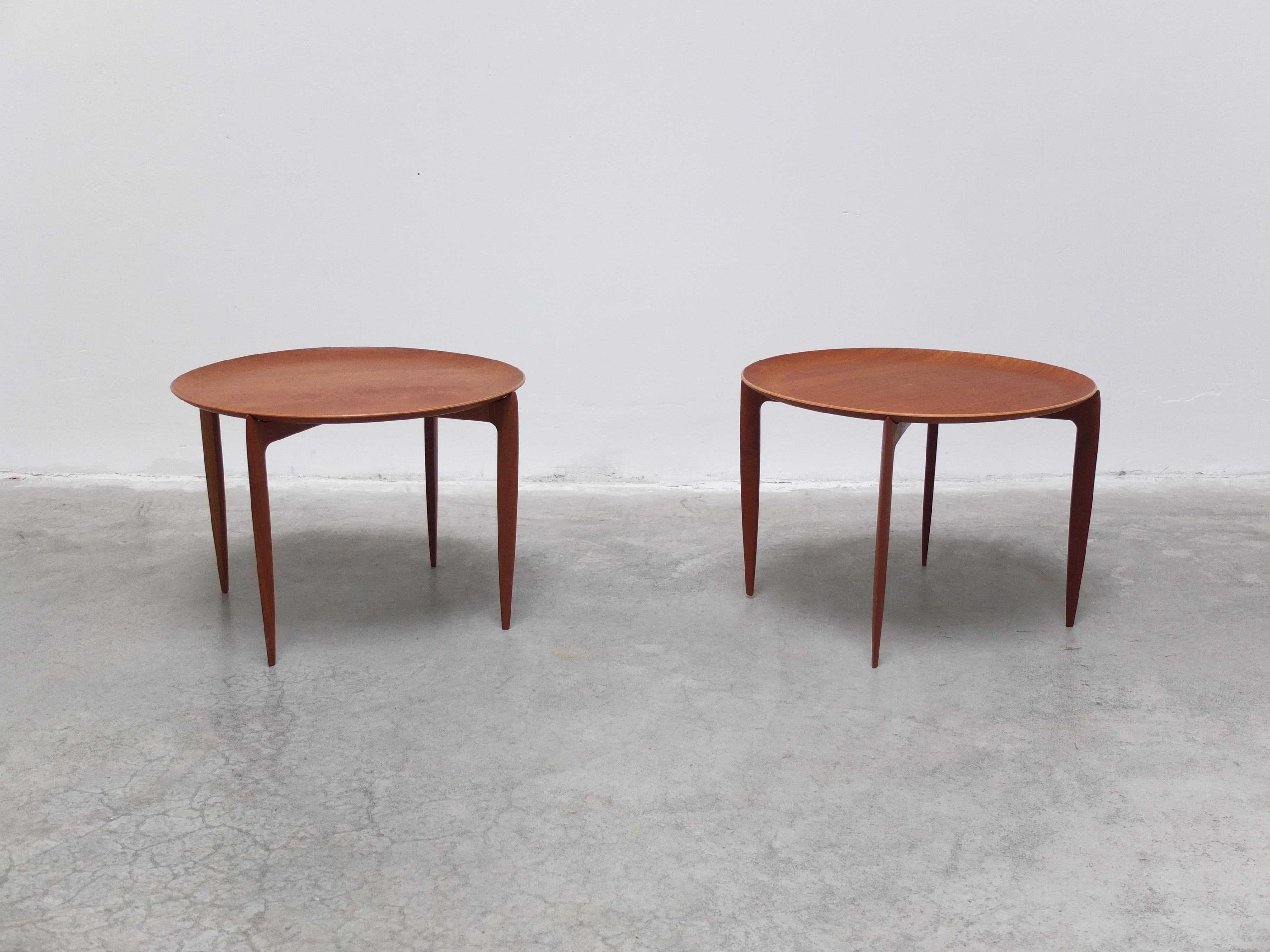 A rare original pair of model ‘4508’ tray tables designed by H. Engholm and Svend Aage Willumsen for Fritz Hansen in 1958. Beautiful early version fully executed in teak and produced in the early 60s. This design is very refined with great details