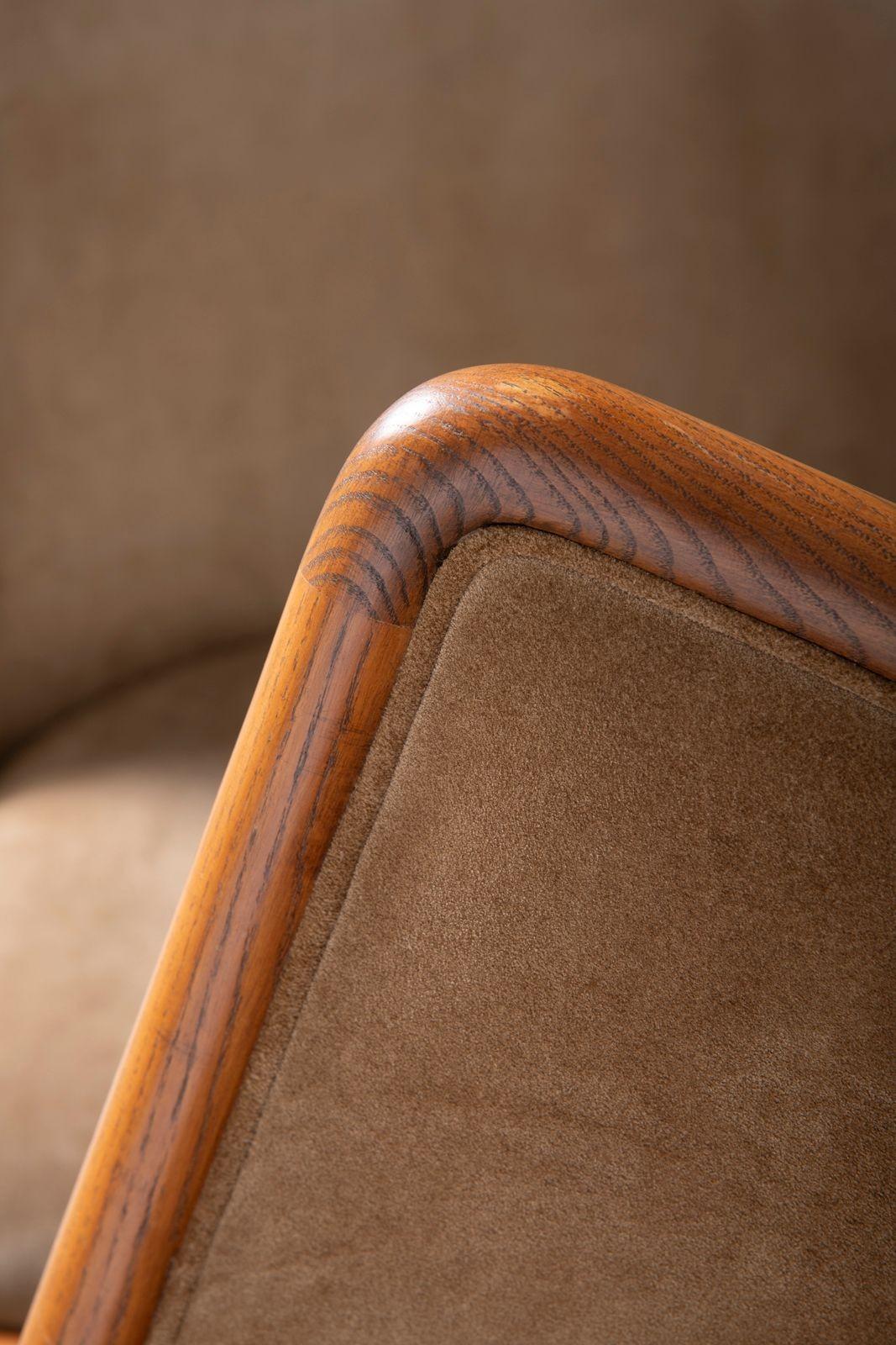 Coppia di sedie a forbice Ward Bennetts in rovere massiccio con camoscio originale color oliva in vendita 3