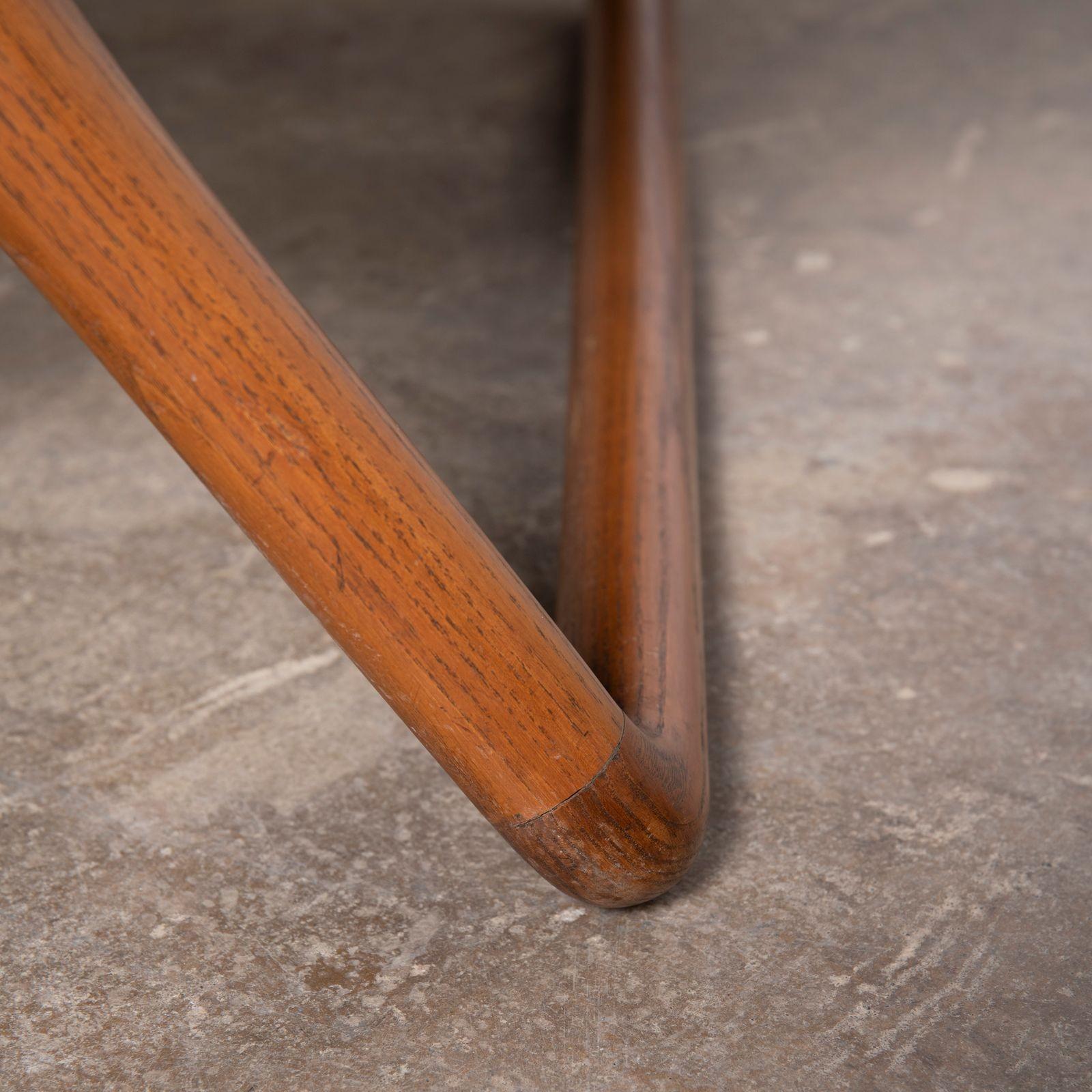 Coppia di sedie a forbice Ward Bennetts in rovere massiccio con camoscio originale color oliva in vendita 6