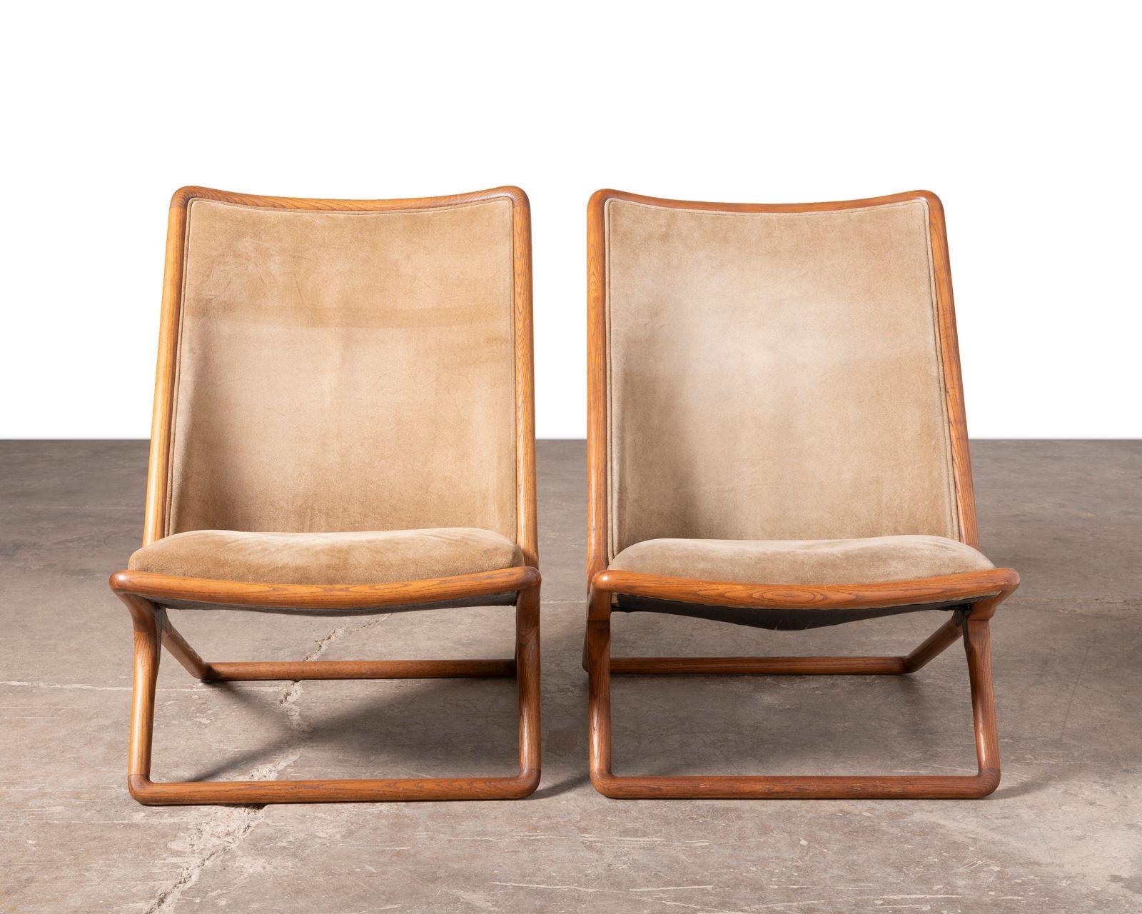 Mid-Century moderno Coppia di sedie a forbice Ward Bennetts in rovere massiccio con camoscio originale color oliva in vendita