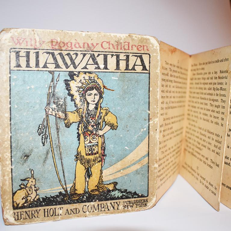 Anglais Livre pour enfants Early Panorama Hiawatha illustré par Willy Pogany Londres 1914 en vente