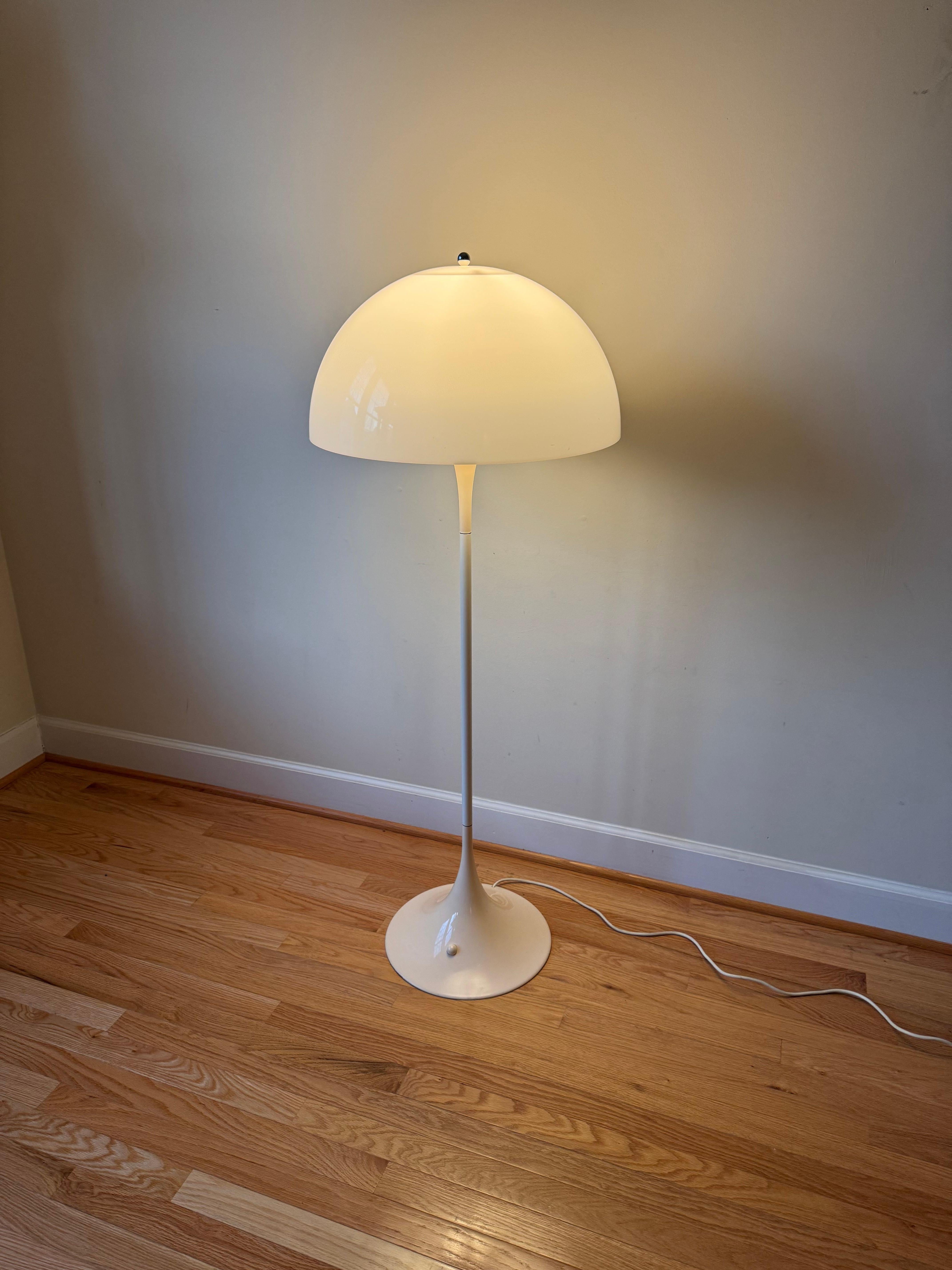 Early Panthella Floor Lamp by Verner Panton for Louis Poulsen For Sale 4