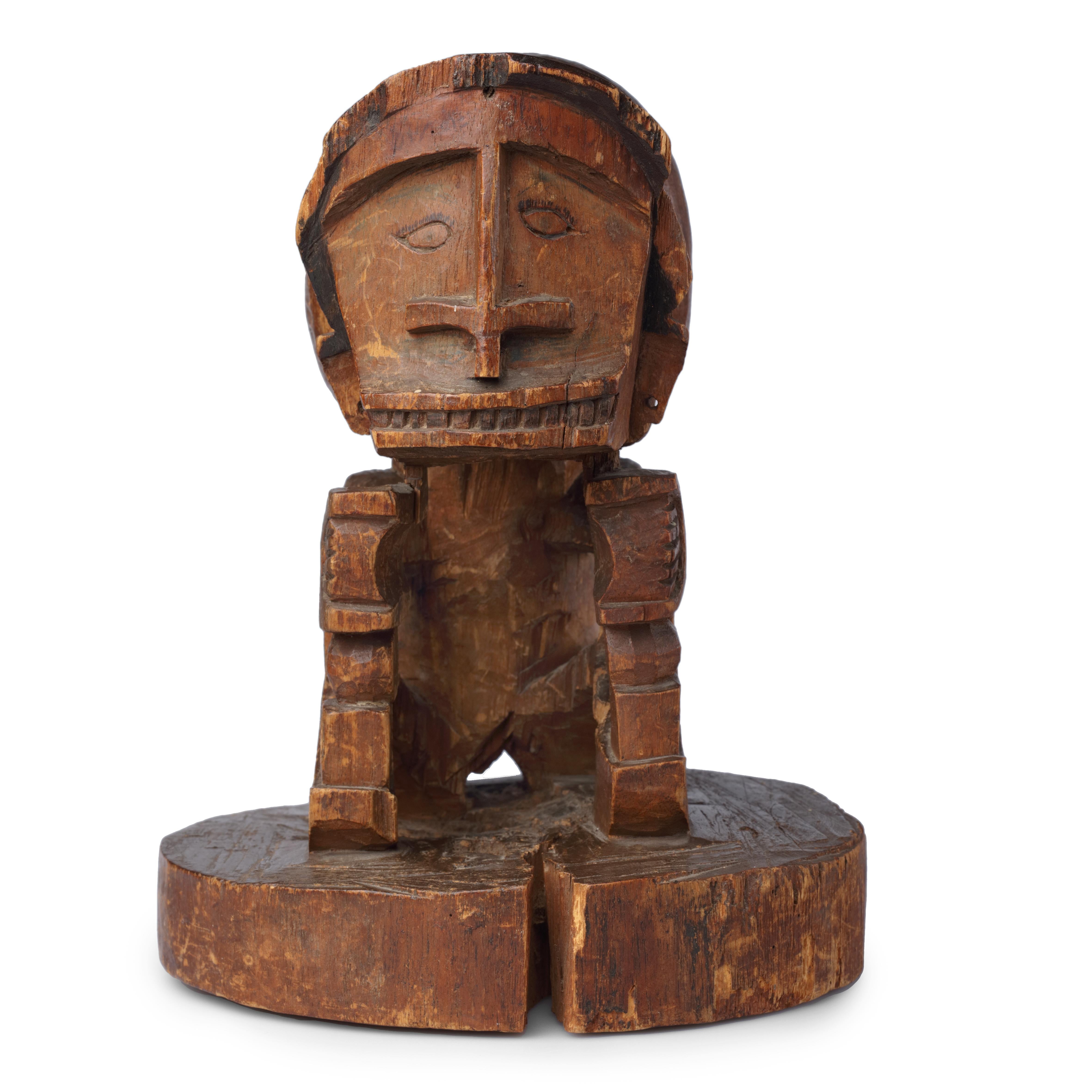 An extremely rare Papua wood sculpture of a Korwar

Papua New Guinea, Cendrawasih Bay, Wandammen, early 19th century

Measures: Height 24 x Diameter 18 cm

 Finely carved in the early style, the figure seated on a circular base, with elongated