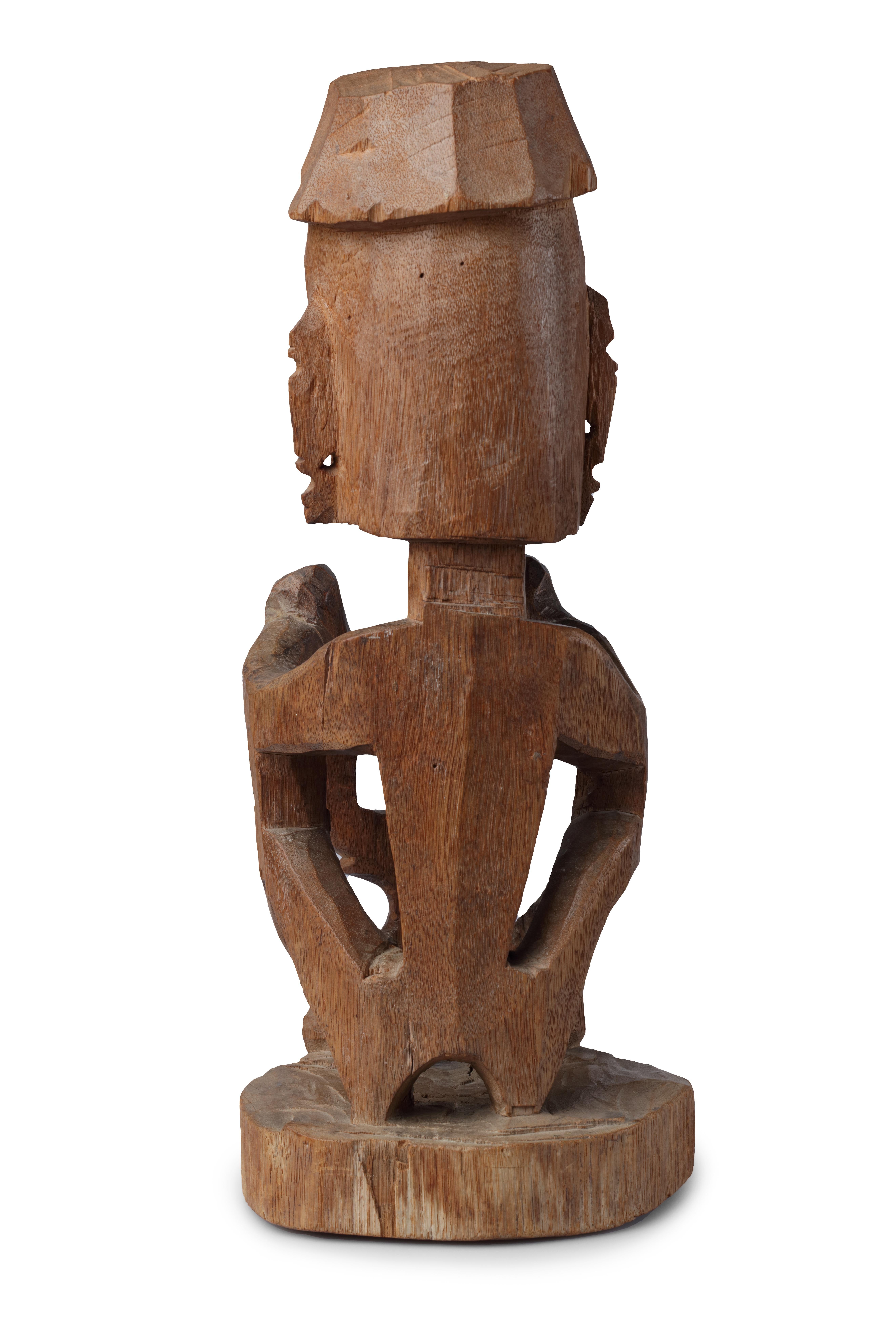 Sculpté à la main Statue de la première guerre mondiale en Papouasie-Guinée, collection de Missionary Starrenburg, collectionnée en 1909 en vente