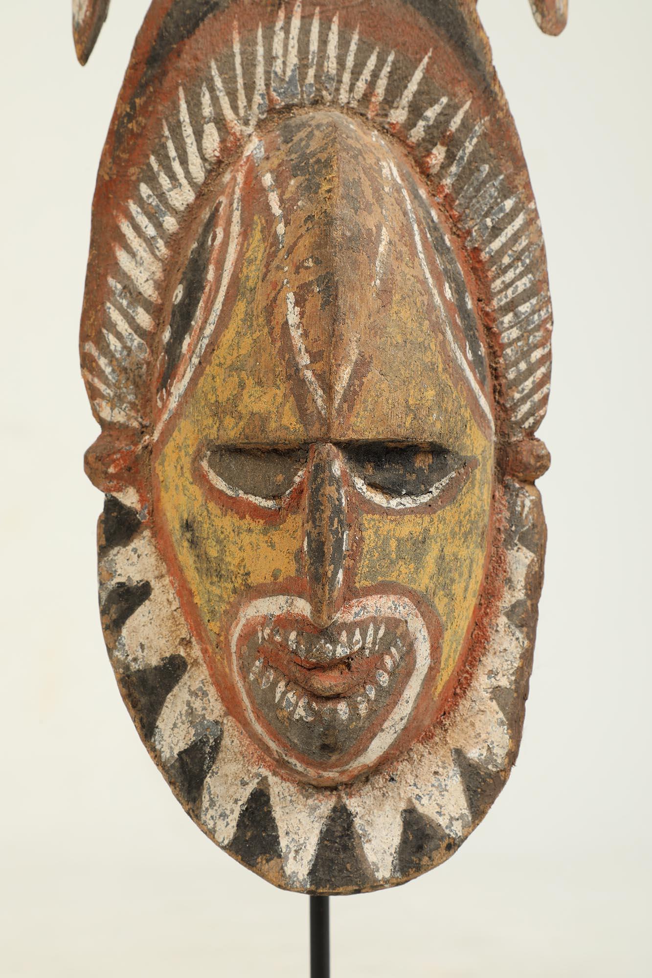 20th Century Early Papua New Guinea Painted Maprik Wood Head or Mask, Strong Expression For Sale