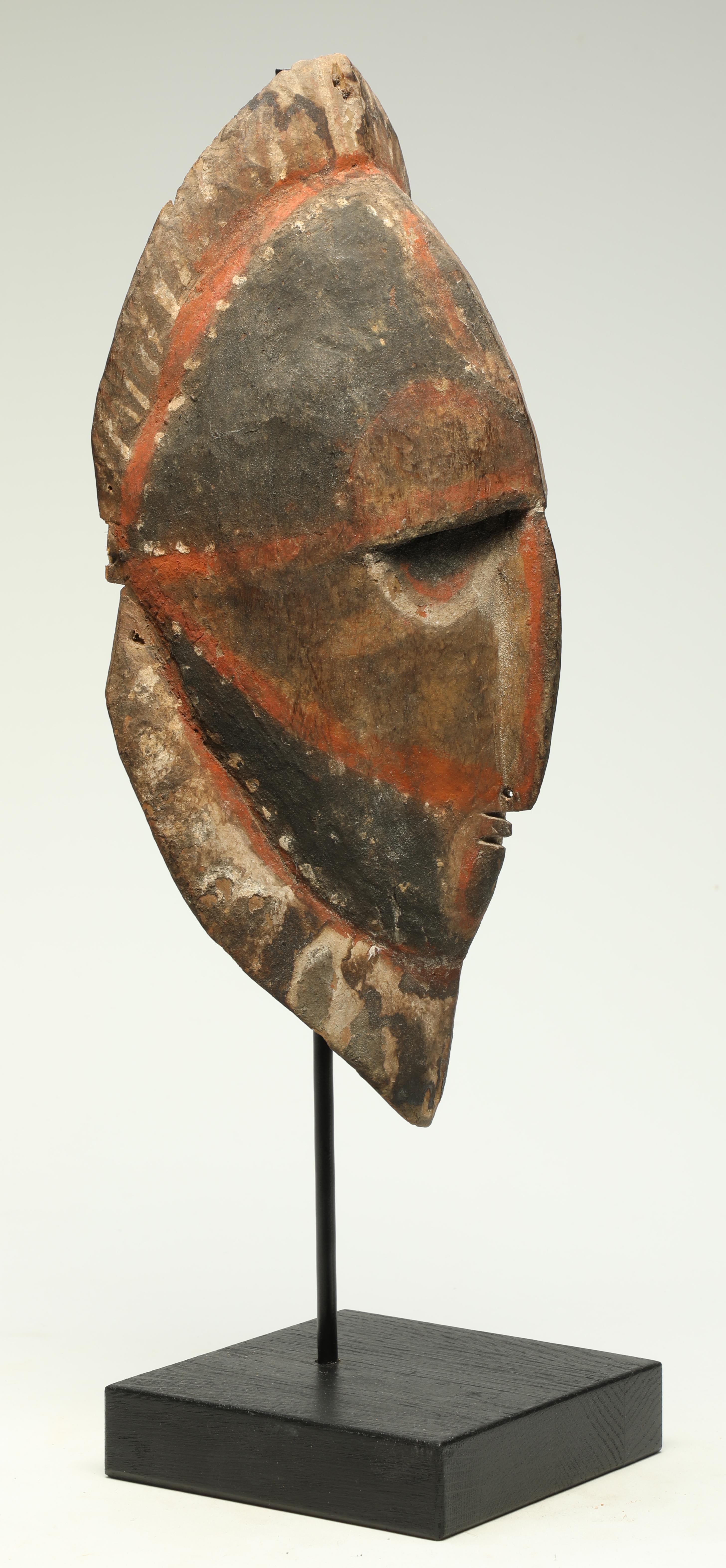 Hand-Crafted Early Papua New Guinea Painted Maprik Wood Mask Curves Old Pigments For Sale