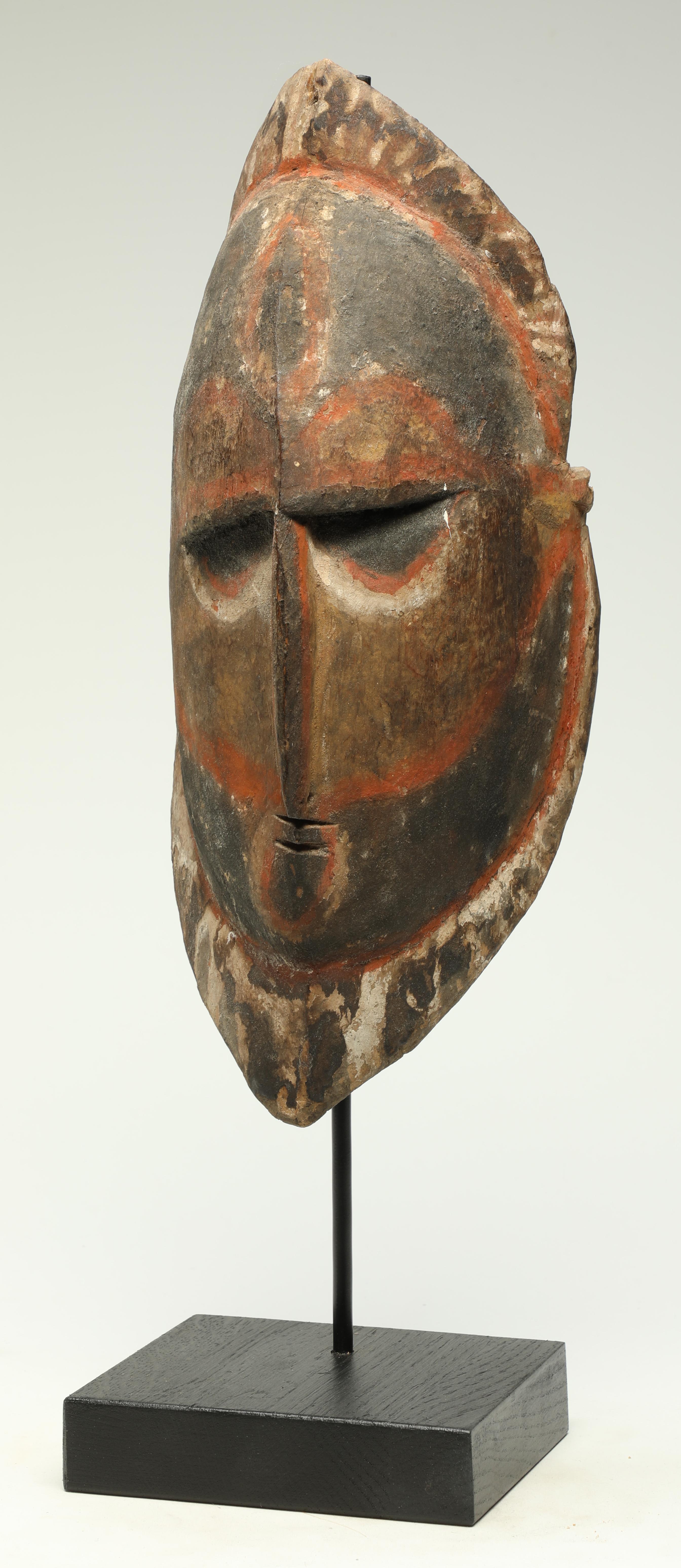 20th Century Early Papua New Guinea Painted Maprik Wood Mask Curves Old Pigments For Sale