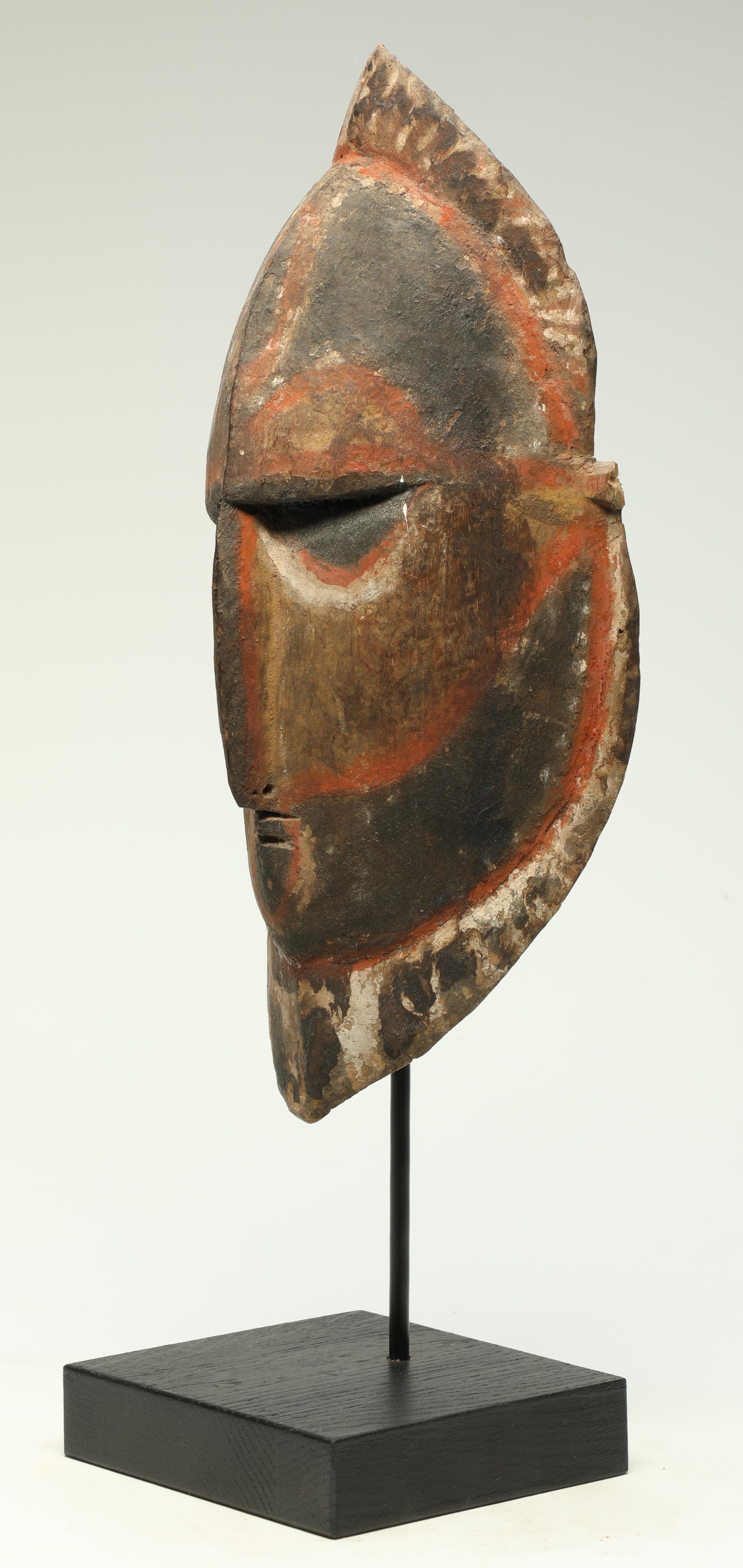 Organic Material Early Papua New Guinea Painted Maprik Wood Mask Curves Old Pigments For Sale