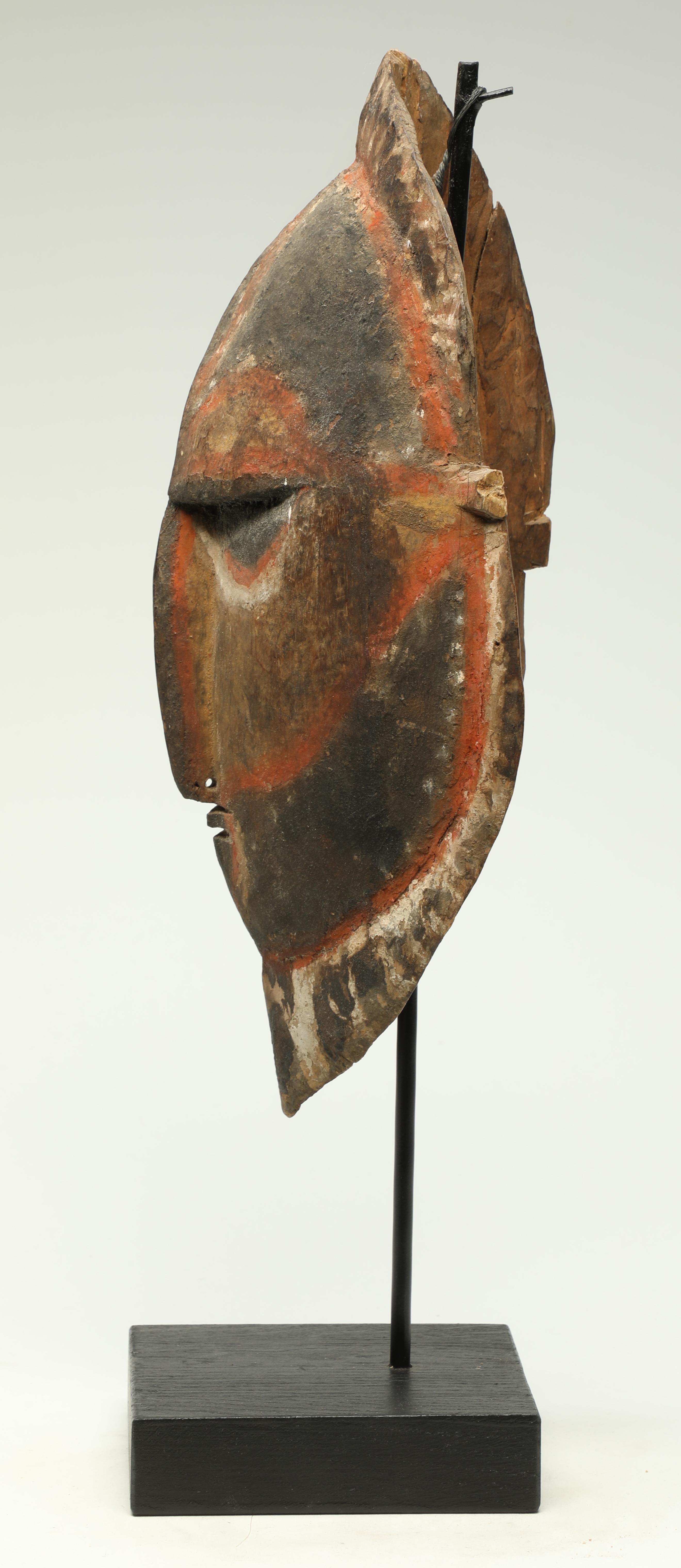 Organic Material Early Papua New Guinea Painted Maprik Wood Mask Curves Old Pigments For Sale
