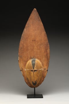 Early Papua New Guinea Sepik Light Wood Yam Mask Elegant Flame Shaped Form