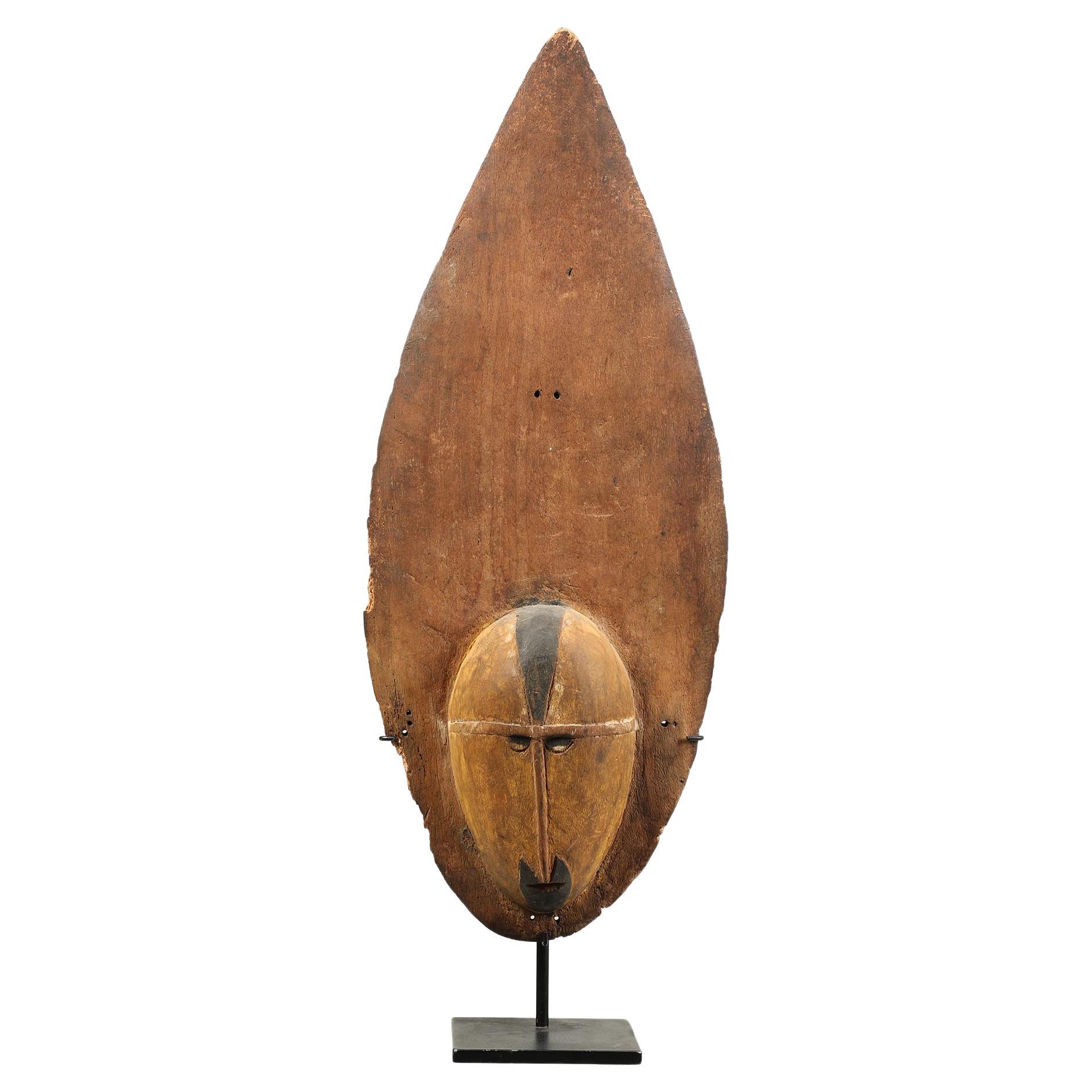 Early Papua New Guinea Sepik Light Wood Yam Mask Elegant Flame Shaped Form For Sale