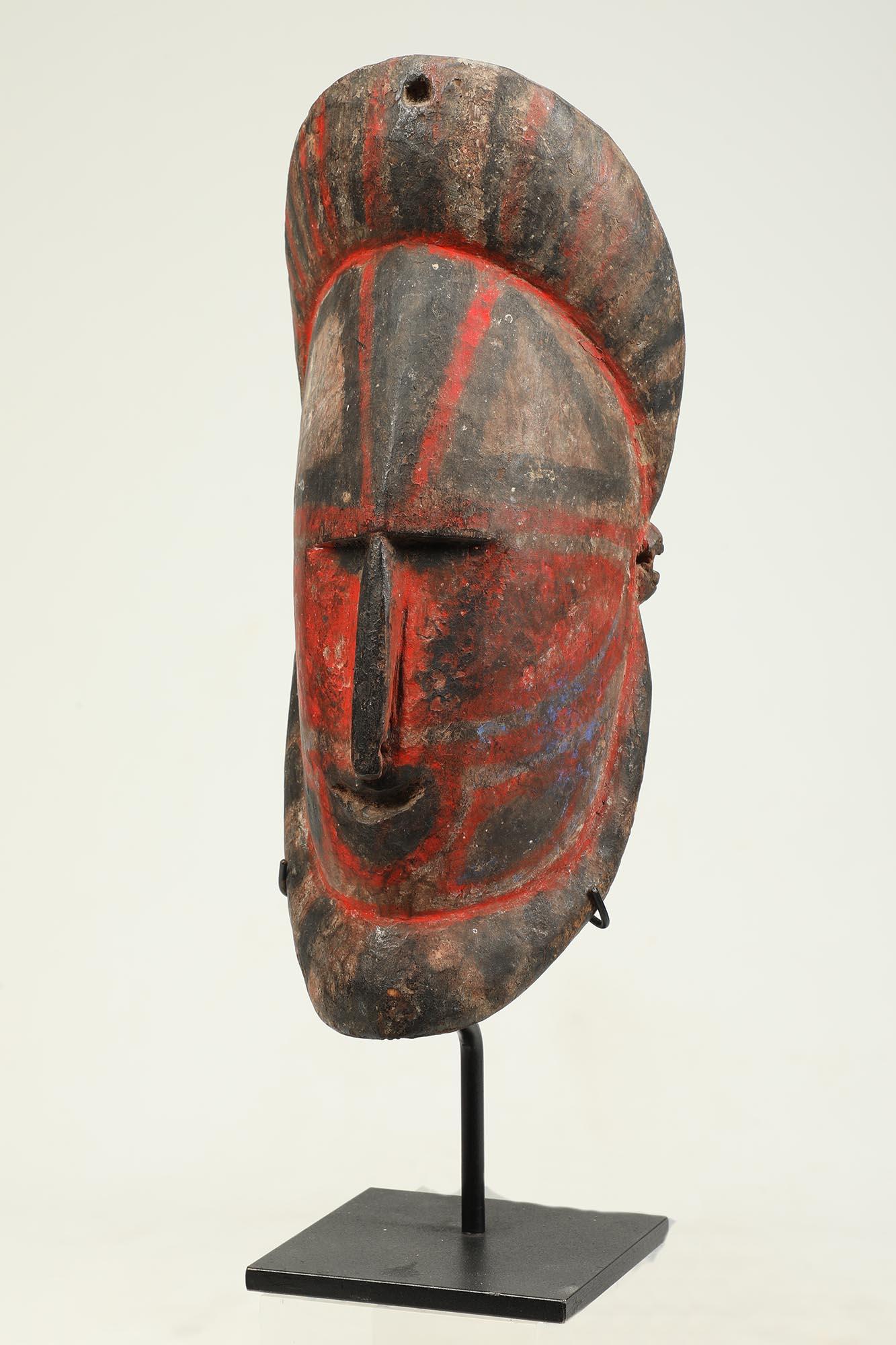 Frühe Papua-Neuguinea Sepik Hartholz- Yam-Maske in Rot und Schwarz (Papua-neuguineisch) im Angebot