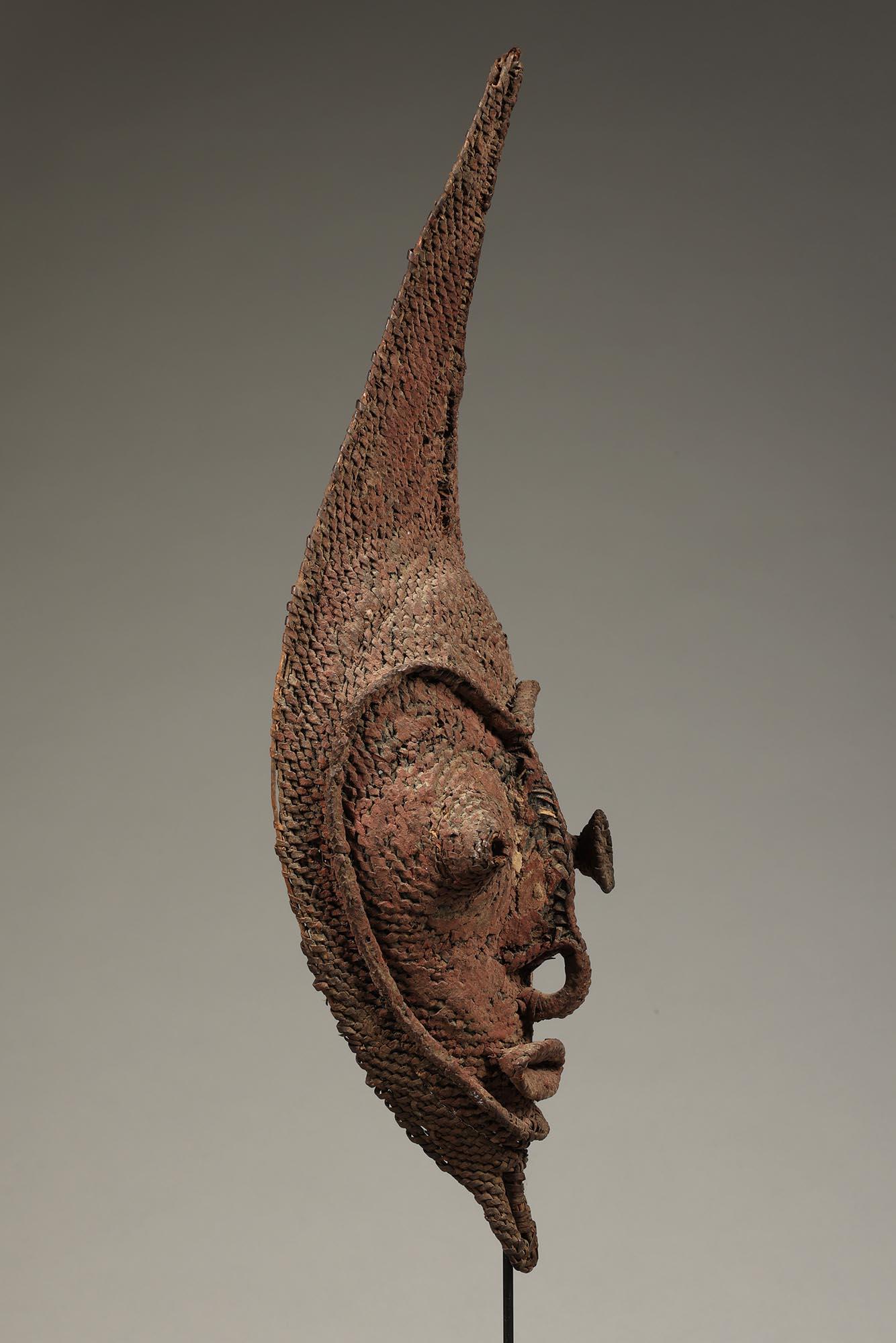 Early Papua New Guinea Sepik Woven Raffia Talipun Mask Red Pigments ex Hamson In Distressed Condition For Sale In Point Richmond, CA