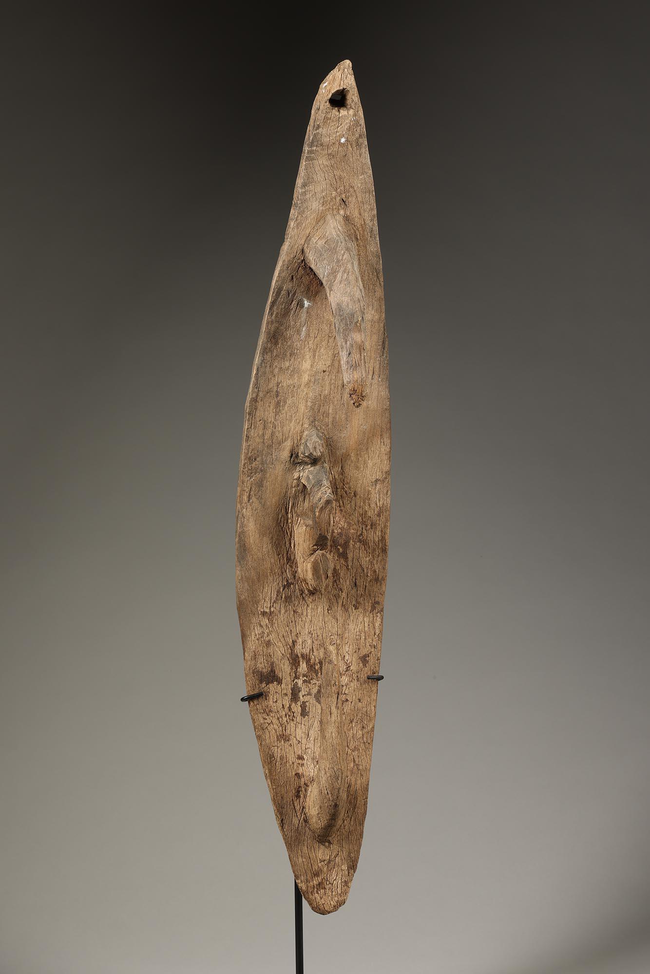 Early Papua New Guinea Weathered Sepik Stylized Hook Figure Mask  In Distressed Condition For Sale In Point Richmond, CA