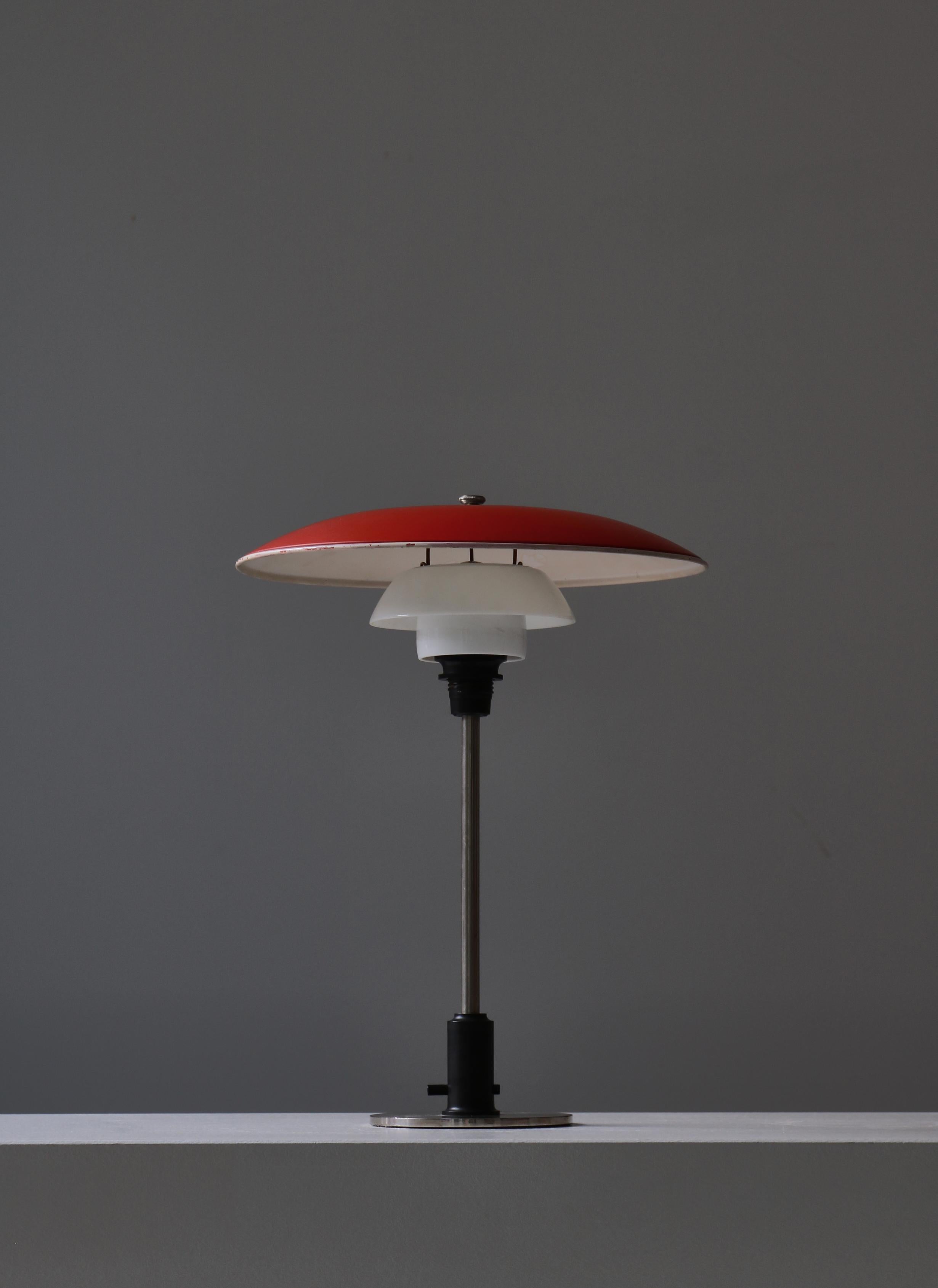 Scandinavo moderno Lampada da tavolo brevettata 