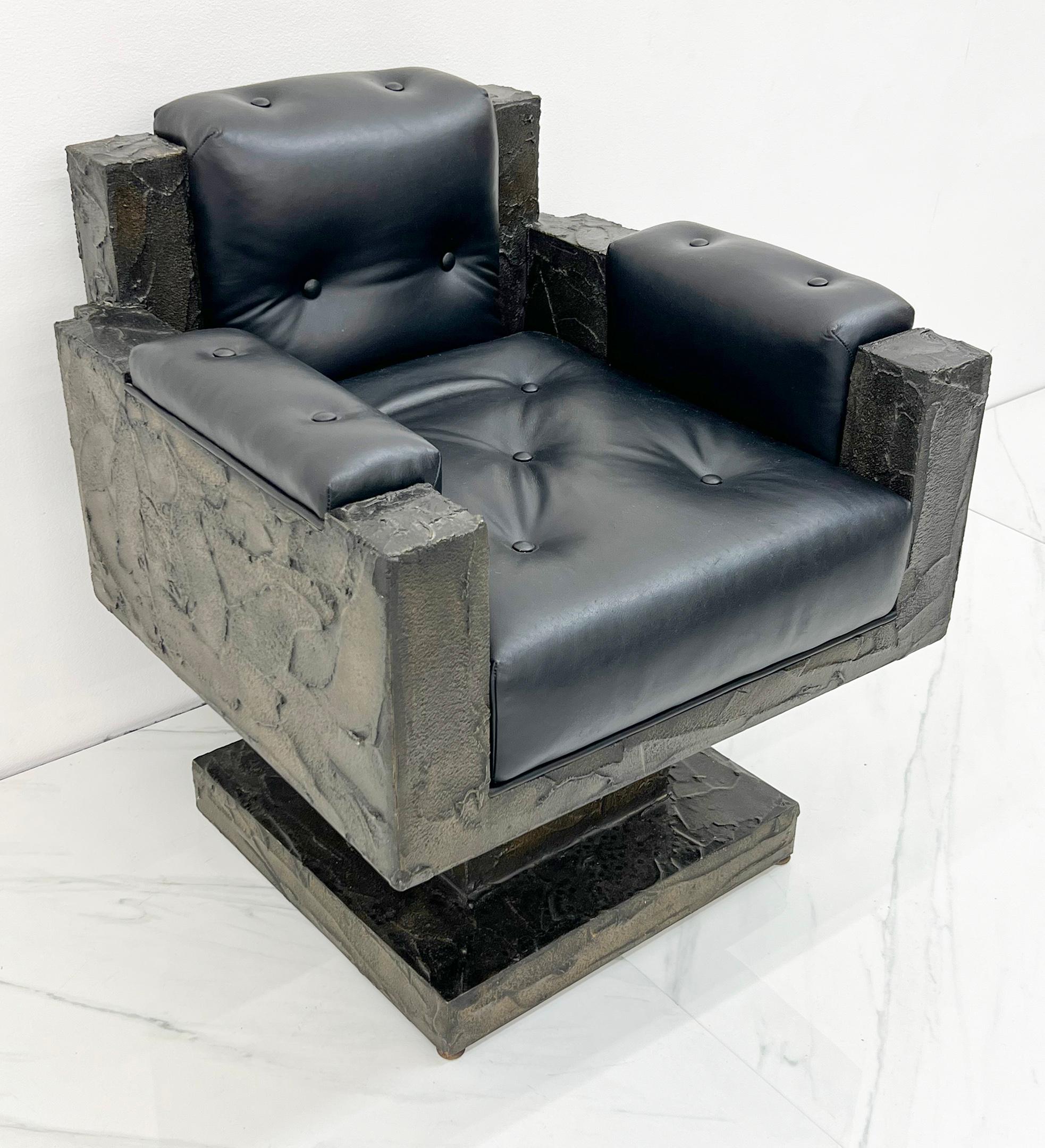 Bronze Chaise trône en bronze sculpté Paul Evans, signée et datée, 1969 en vente