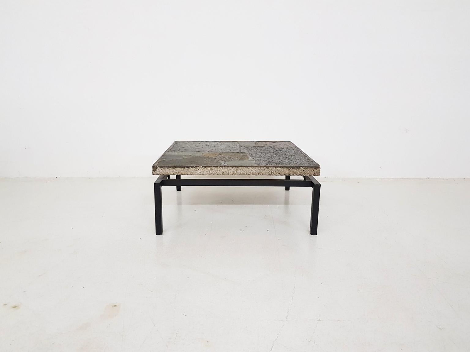 20ième siècle Table basse en mosaïque de pierre de Paul Kingma, design et art néerlandais, 1963 en vente