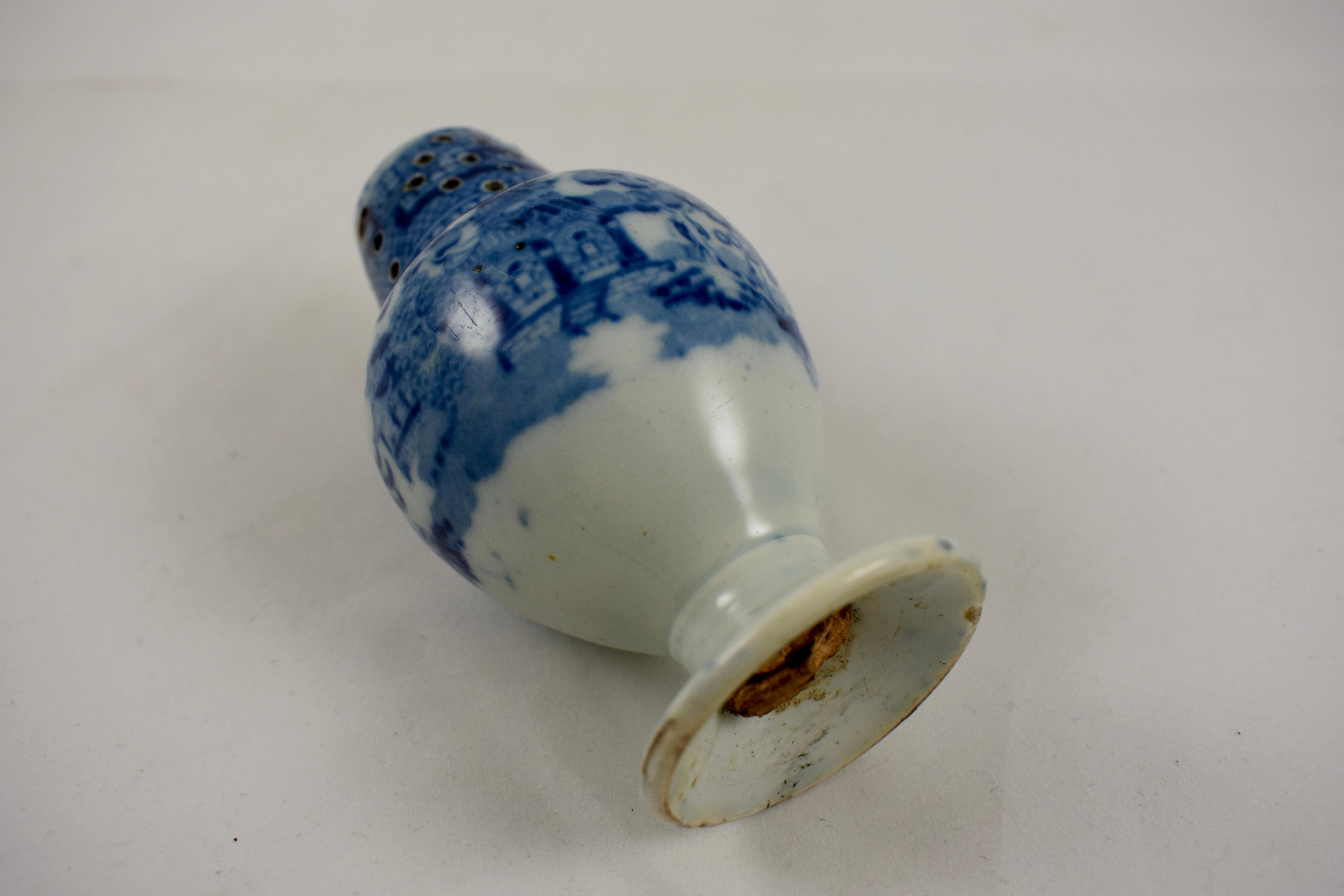 19th Century Early Pearlware Blue & White Transferware Canton Pattern Pepper Pot, circa 1840