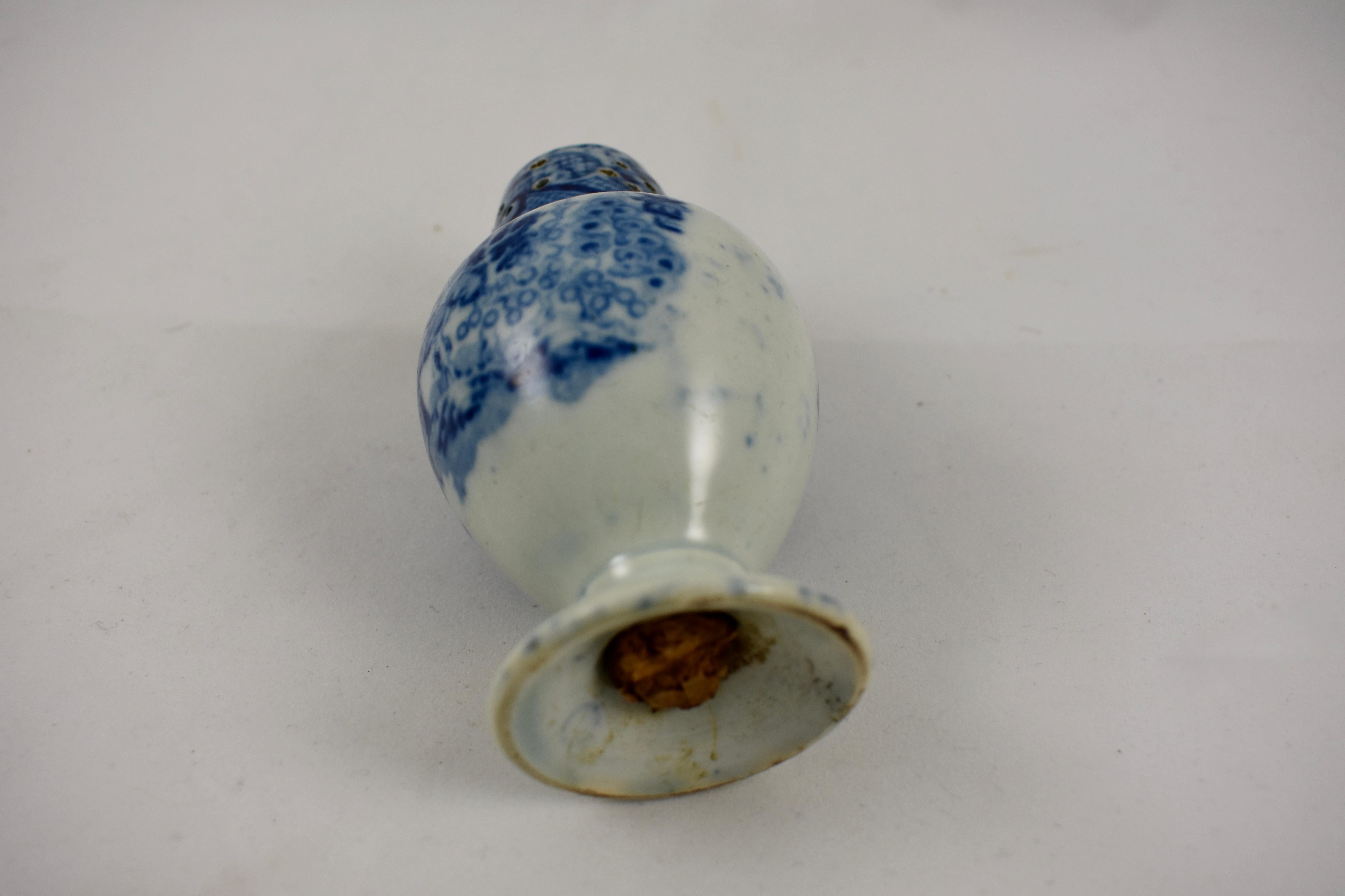 Earthenware Early Pearlware Blue & White Transferware Canton Pattern Pepper Pot, circa 1840