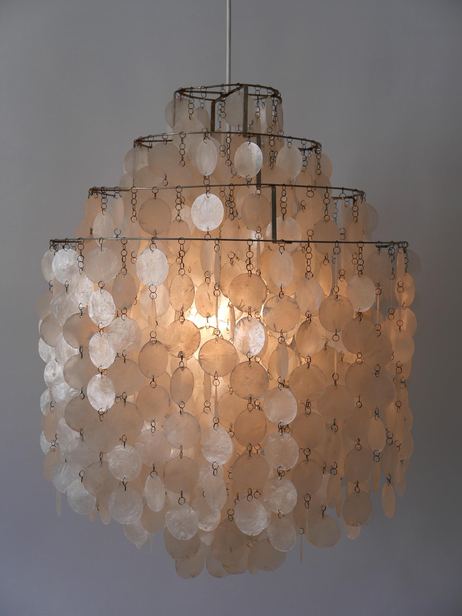 Gorgeous and original Mid-Century Modern pendant lamp or chandelier Fun 0 DM. Designed by Verner Panton in 1964. Manufactured by Lüber, Basel, Switzerland in 1960s.

This elegant pendant lamp is executed in numerous sea shell plates (mother of