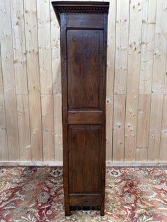 Early Period Bonnetière - Renaissance in solid oak, panelled