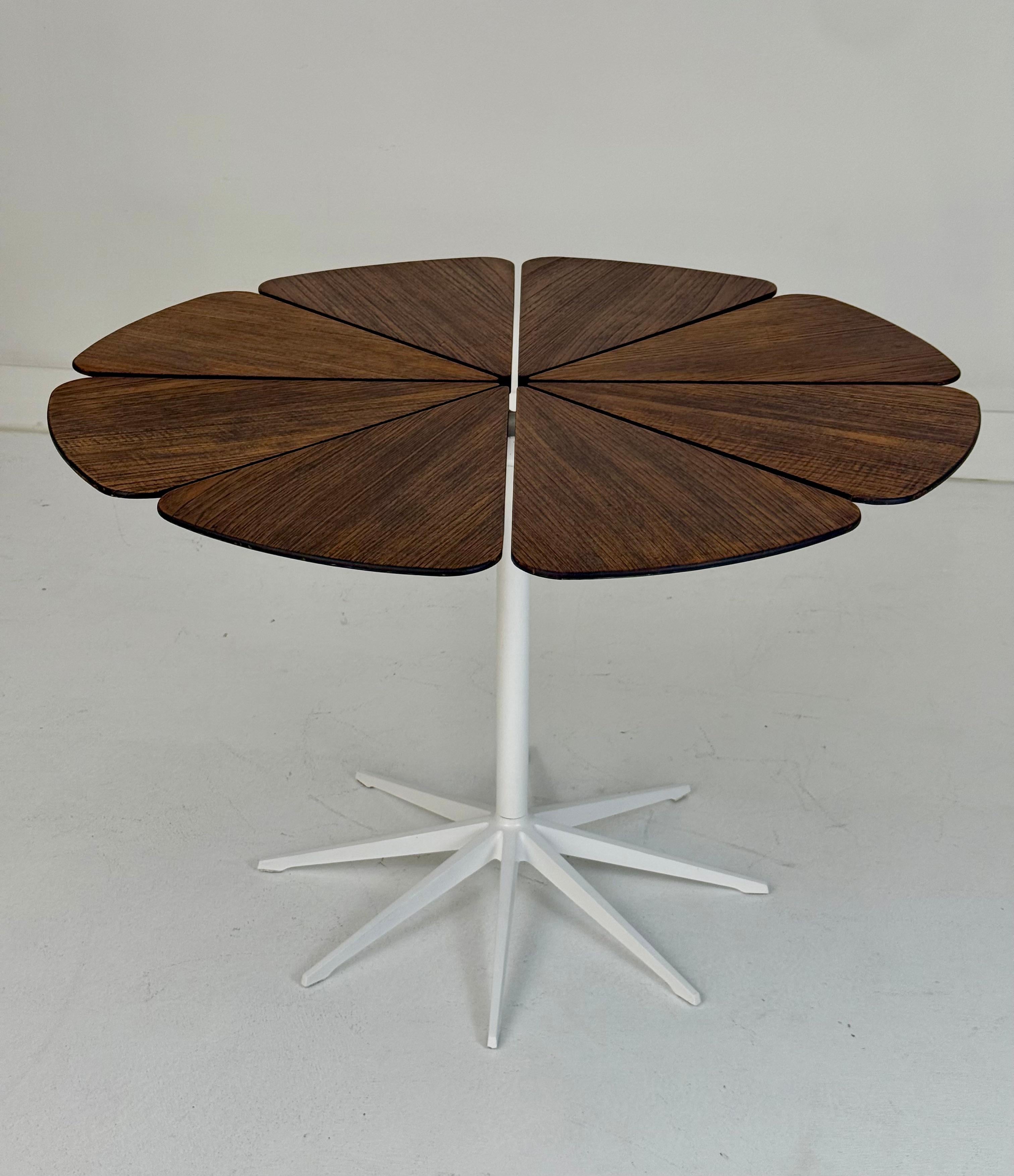 Früher Petal-Beistelltisch von Richard Schultz für Knoll aus Zedernholz, USA, 1960er Jahre im Angebot 2