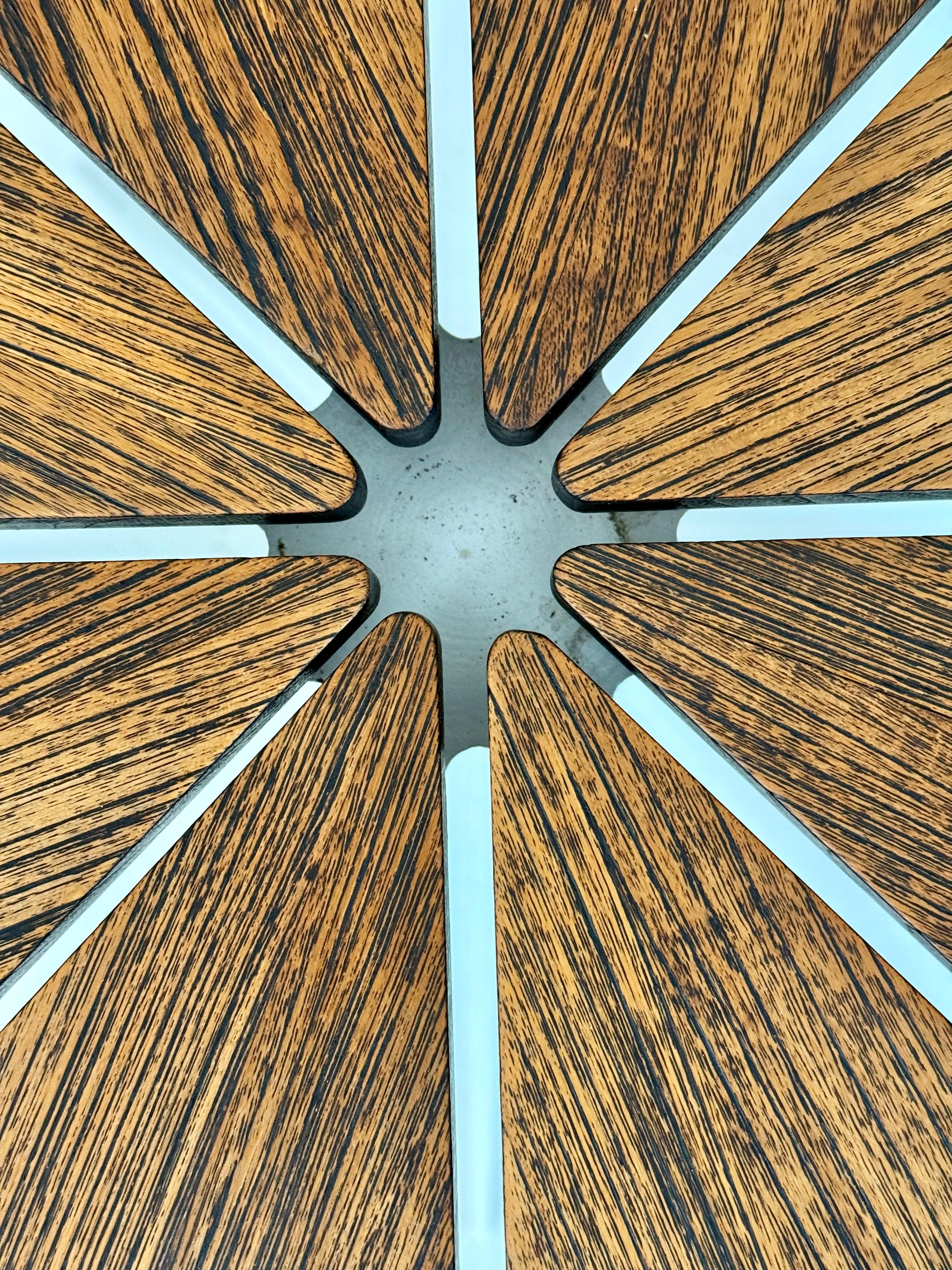 Früher Petal-Beistelltisch von Richard Schultz für Knoll aus Zedernholz, USA, 1960er Jahre (amerikanisch) im Angebot